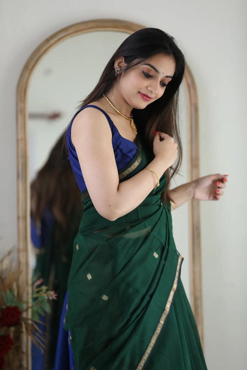 Gratifying Green Cotton Silk Saree With Invaluable Blouse Piece