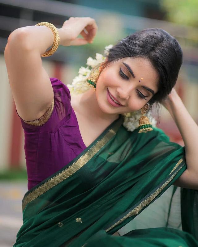 Unique Green Cotton Silk Saree With Phenomenal Blouse Piece