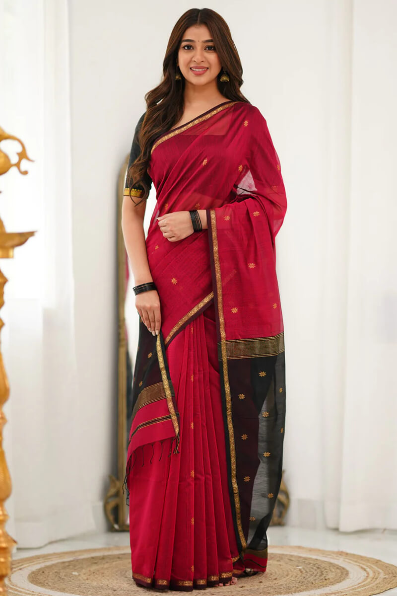 Flaunt Red Cotton Silk Saree With Ravishing Blouse Piece