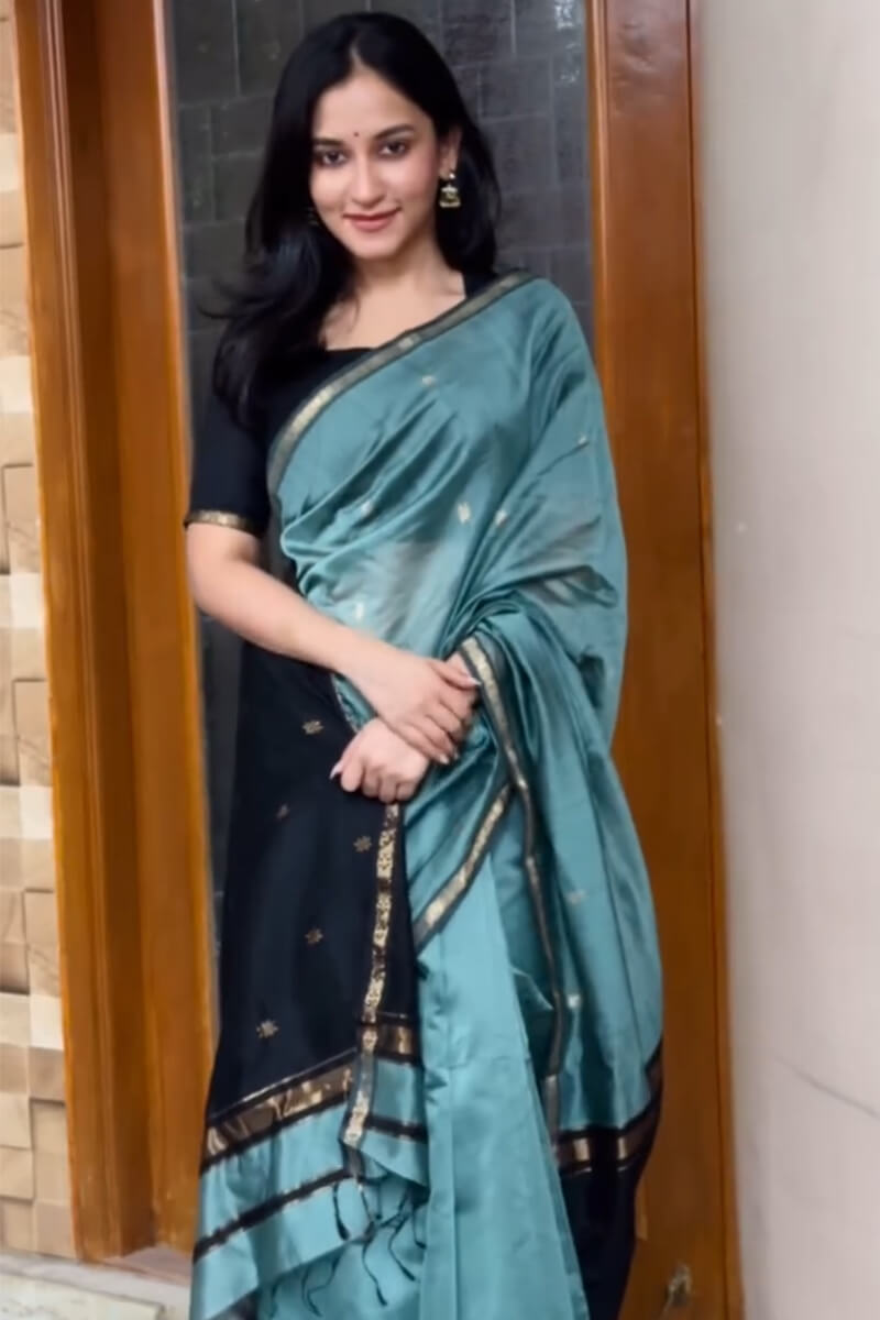 Twirling SeaGreen Cotton Silk Saree With Exceptional Blouse Piece