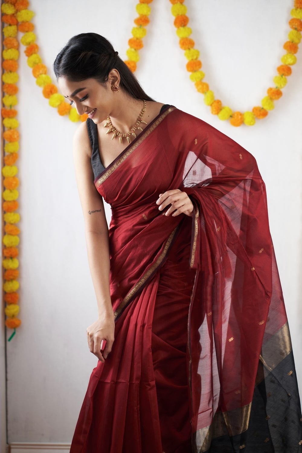 Stunning Red Cotton Silk Saree With Exemplary Blouse Piece