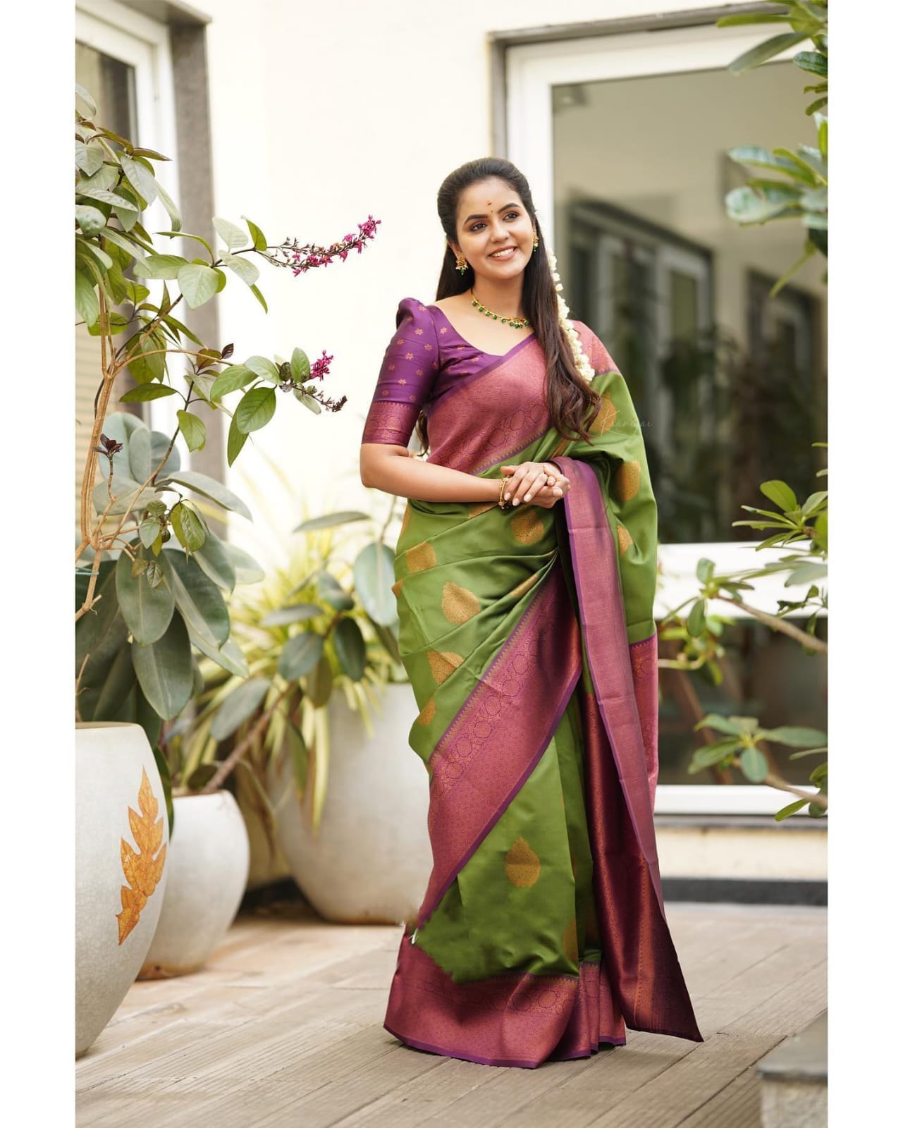 Lagniappe Green Soft Silk Saree With Mellifluous Blouse Piece