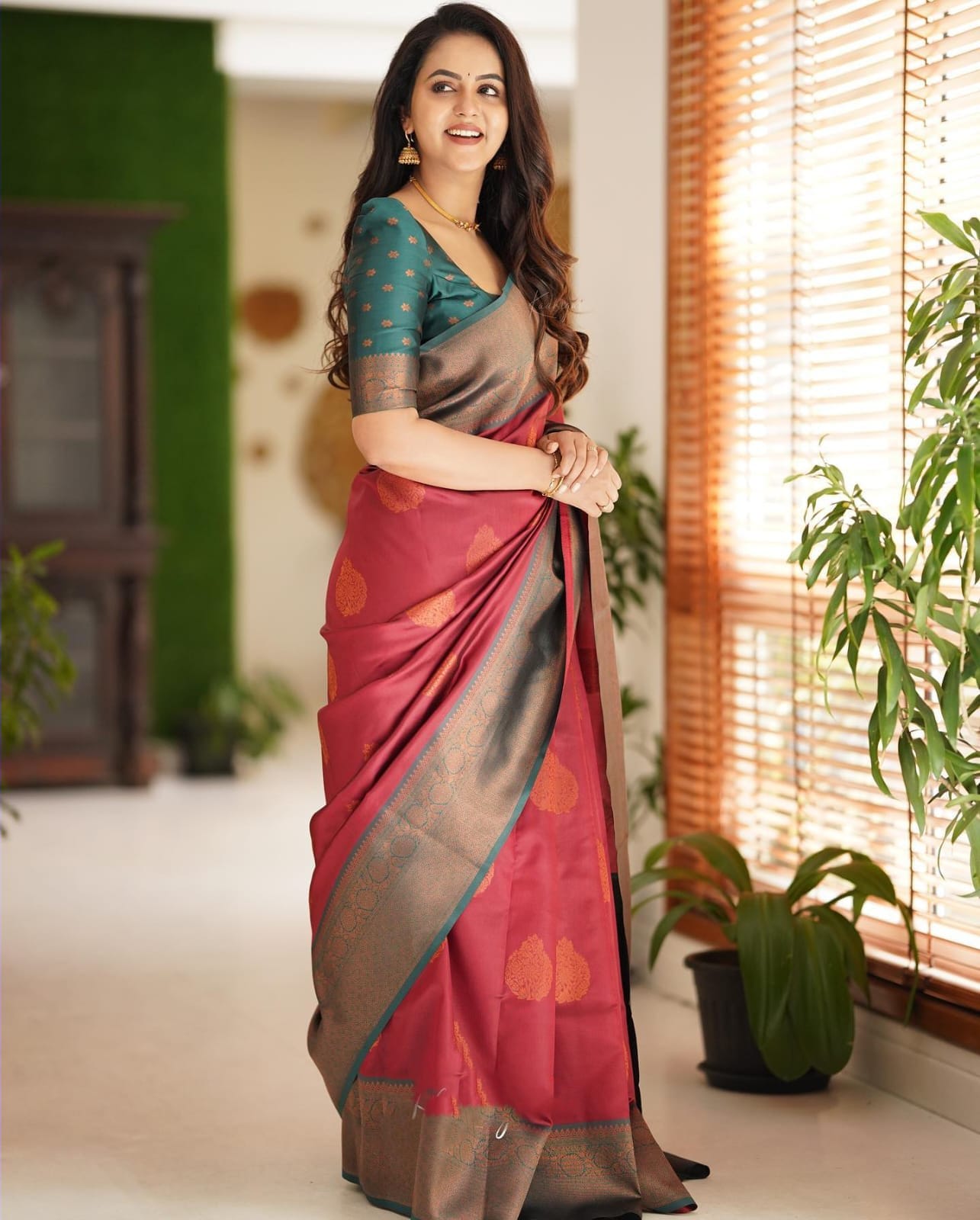 Lassitude Maroon Soft Silk Saree With Moiety Blouse Piece