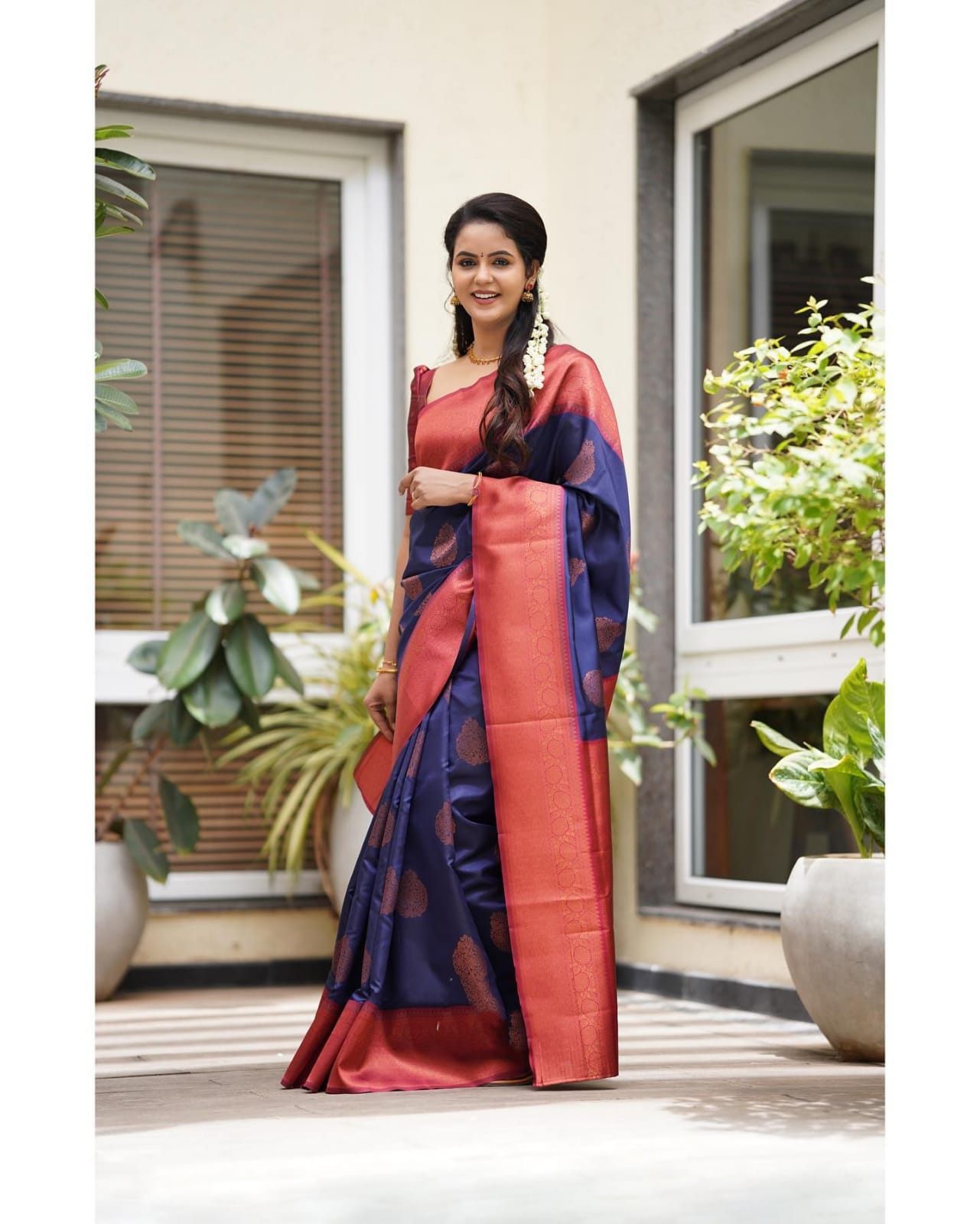 Phenomenal Navy Blue Soft Silk Saree With Super extravagant Blouse Piece