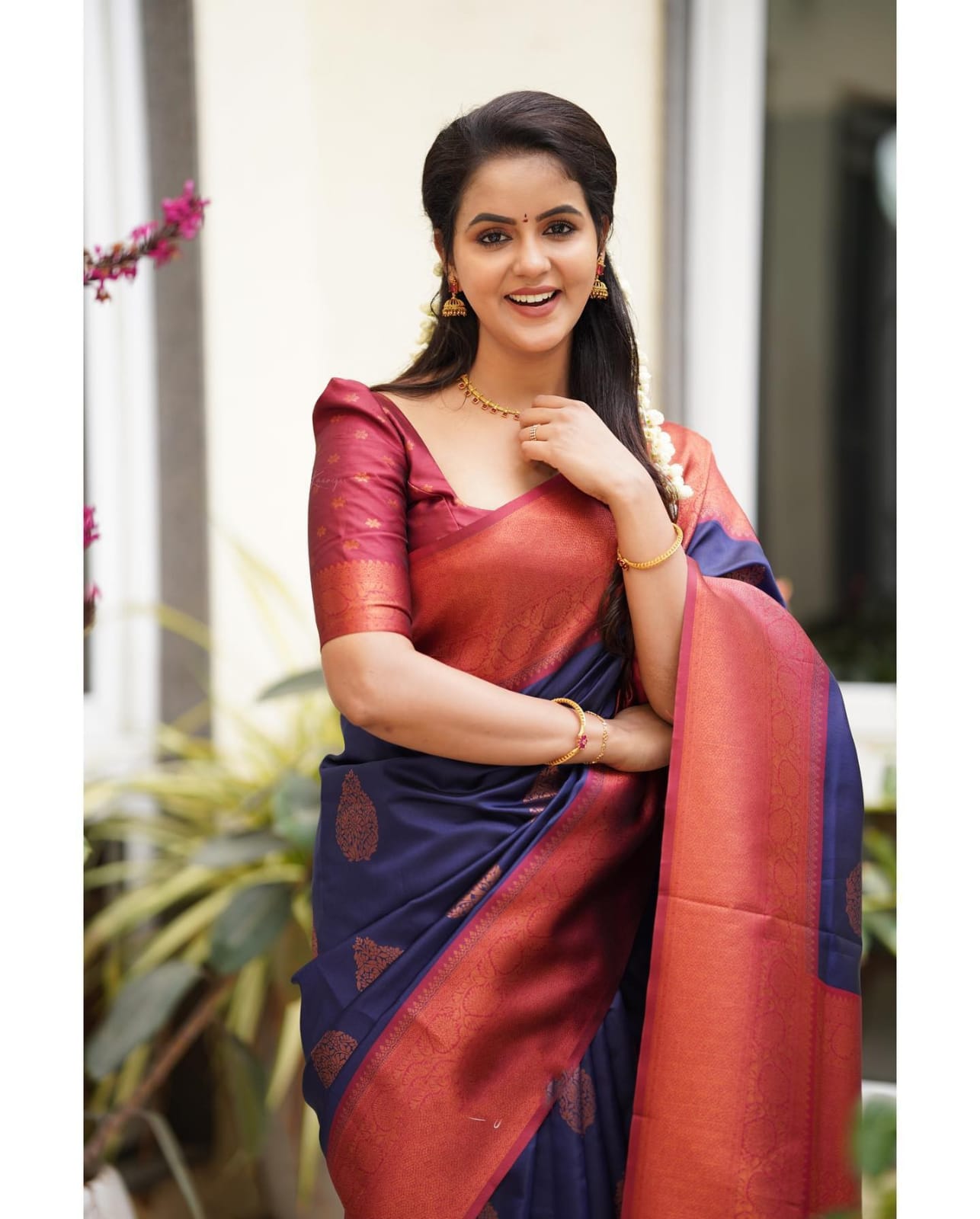 Phenomenal Navy Blue Soft Silk Saree With Super extravagant Blouse Piece