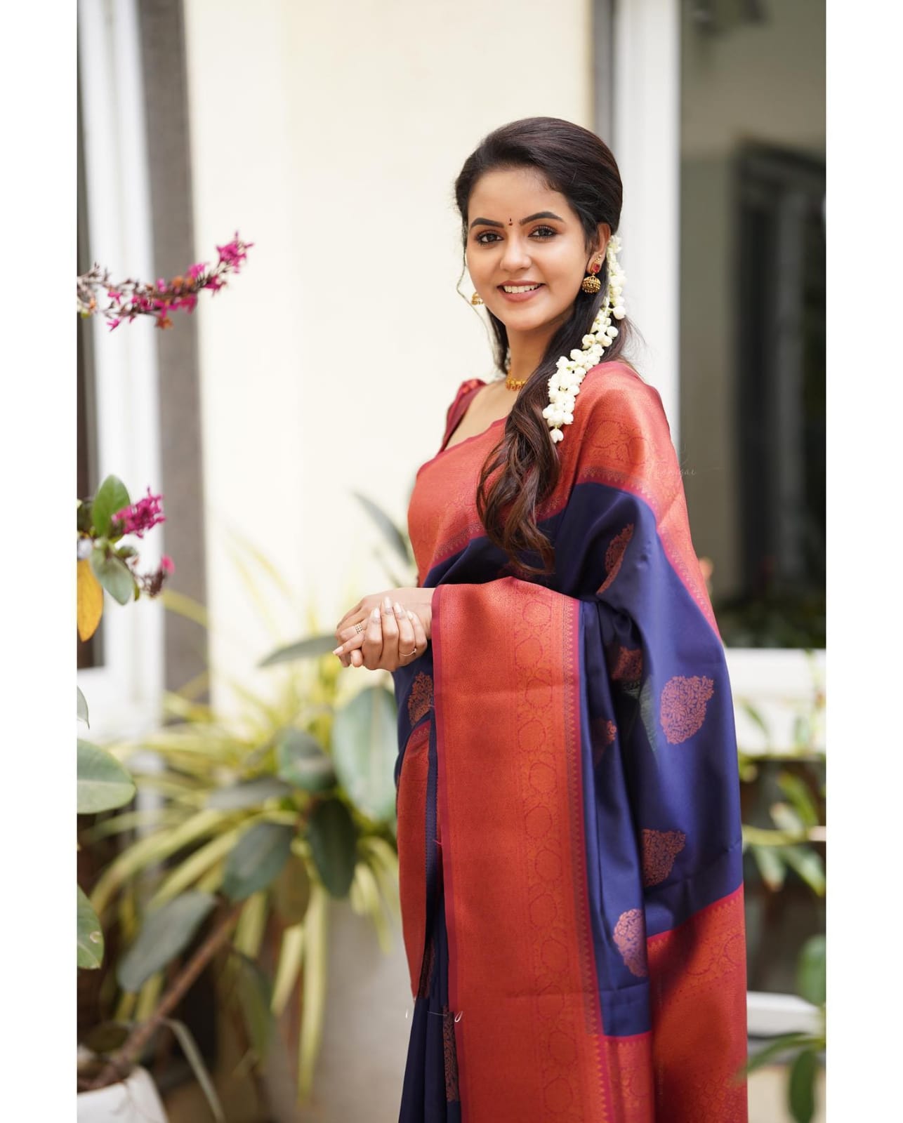 Phenomenal Navy Blue Soft Silk Saree With Super extravagant Blouse Piece