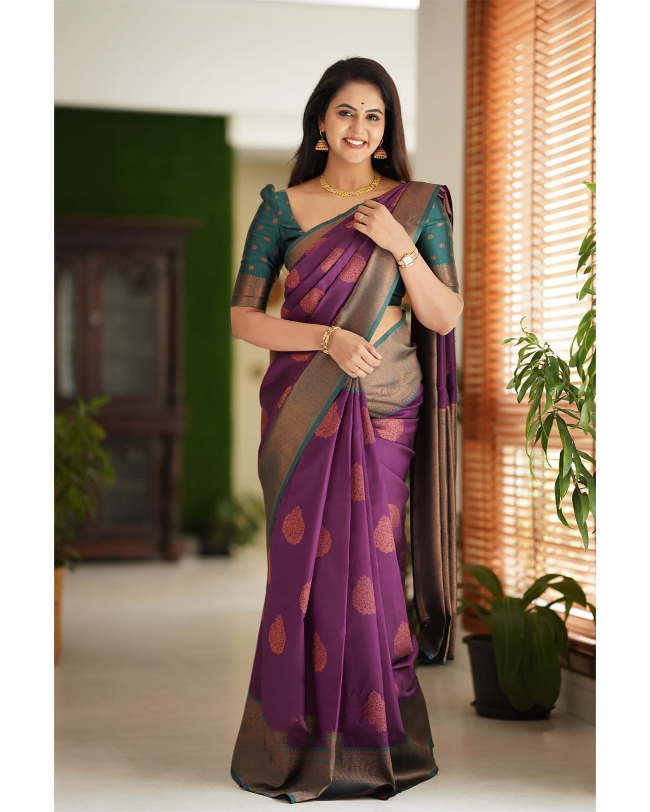 Lissome Purple Soft Silk Saree With Murmurous Blouse Piece