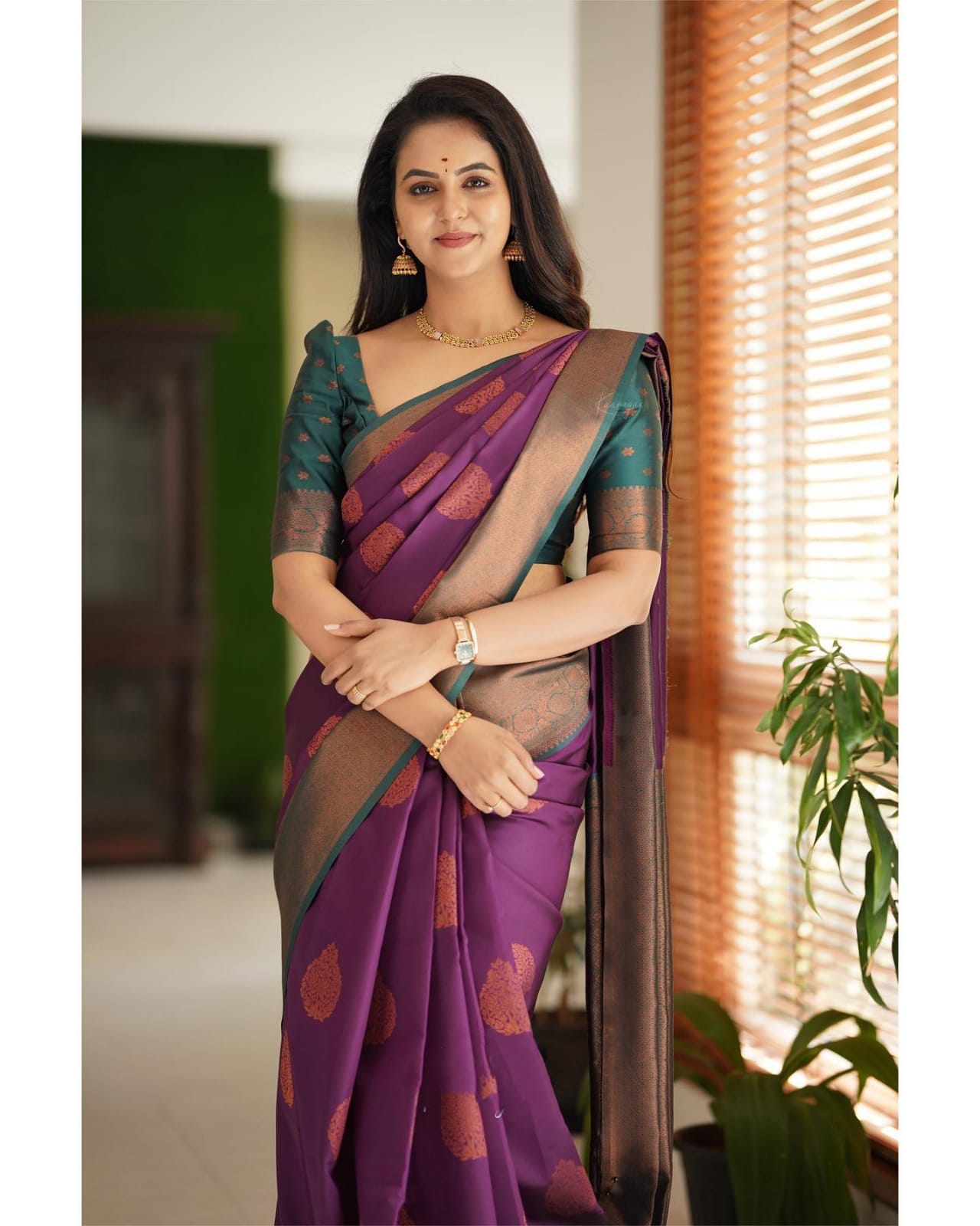 Lissome Purple Soft Silk Saree With Murmurous Blouse Piece