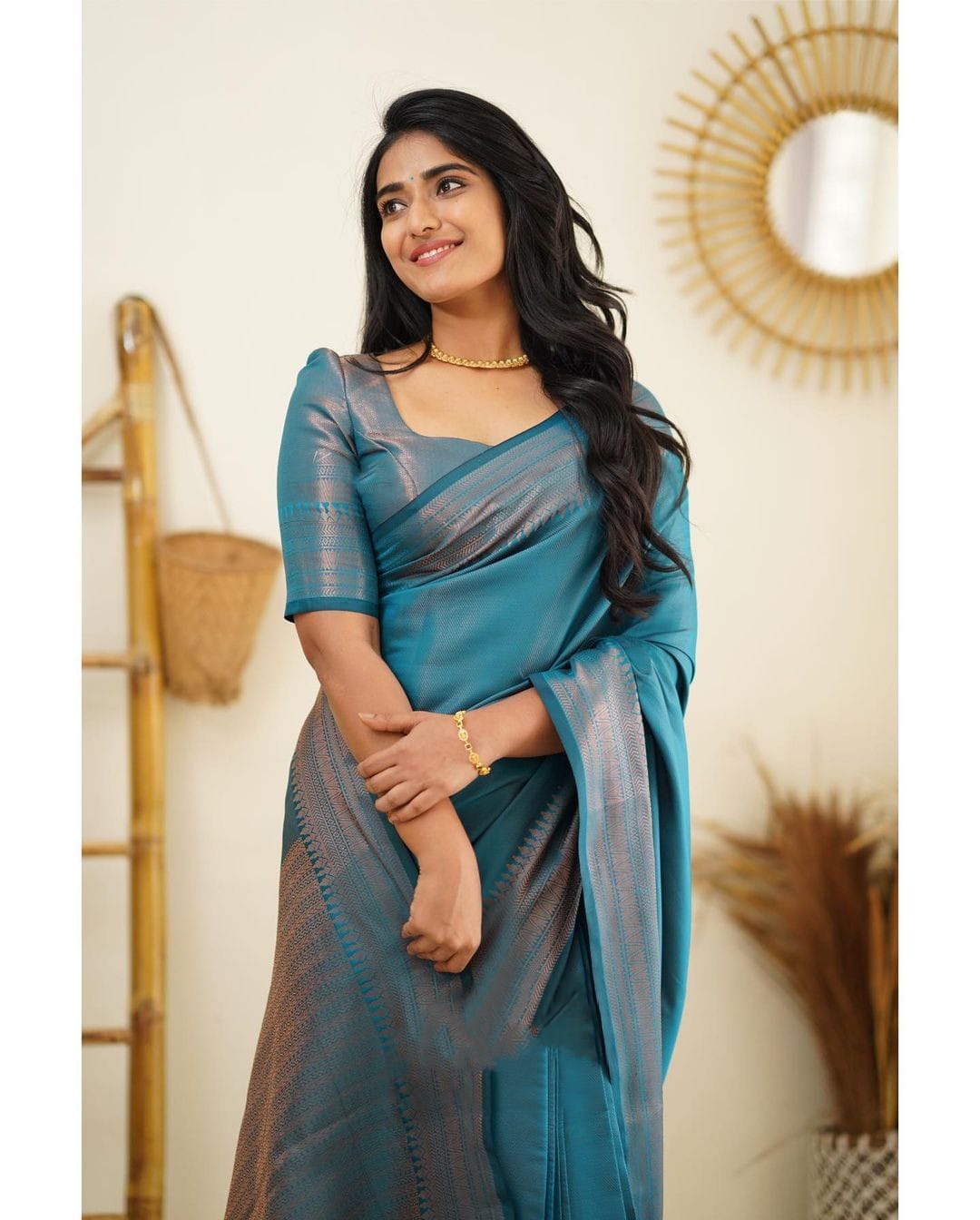 Gossamer Firozi Soft Silk Saree With Lassitude Blouse Piece