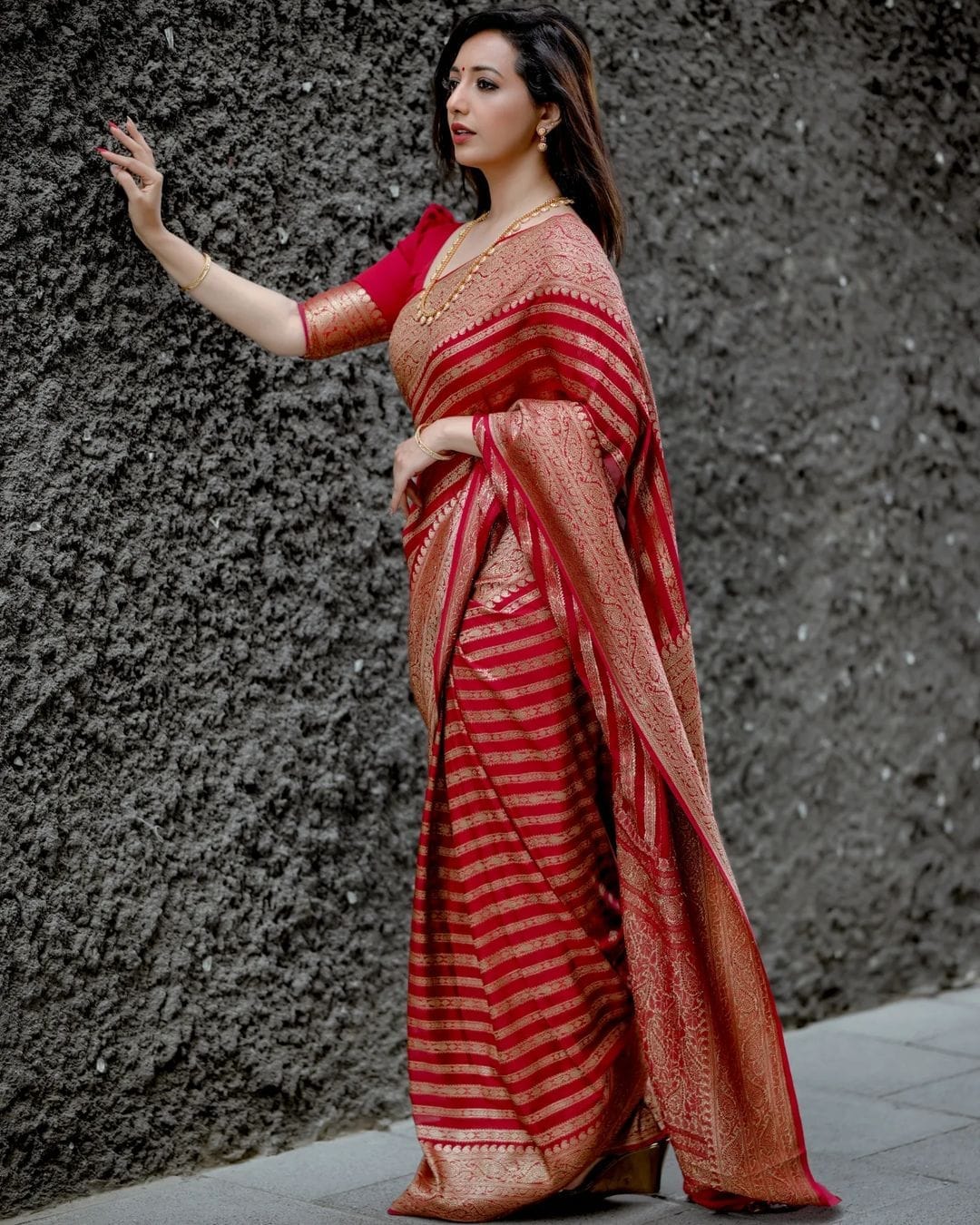 Surpassing Red Soft Silk Saree With Classic Blouse Piece