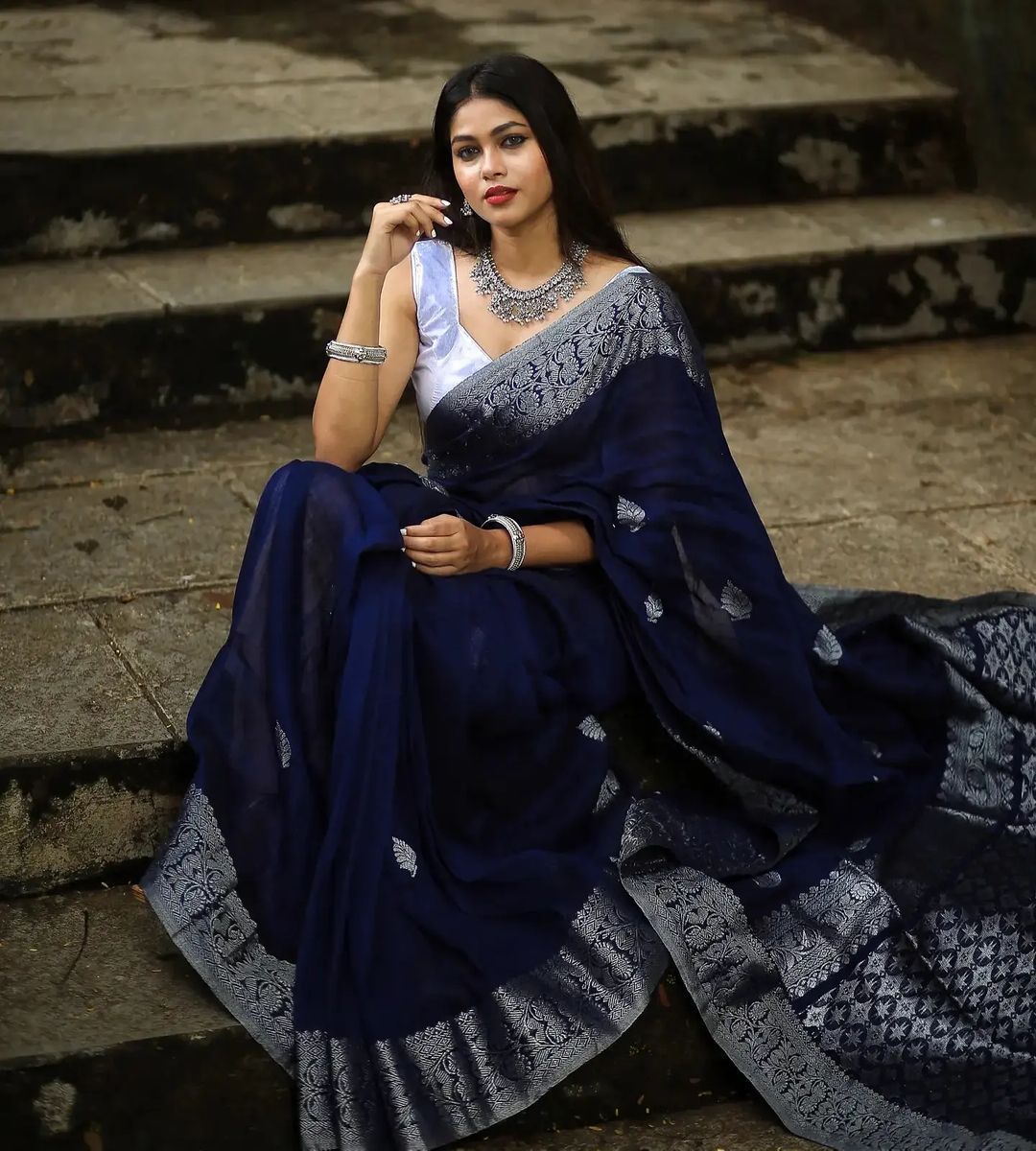 Sempiternal Navy Blue Soft Banarasi Silk Saree With Charismatic Blouse Piece