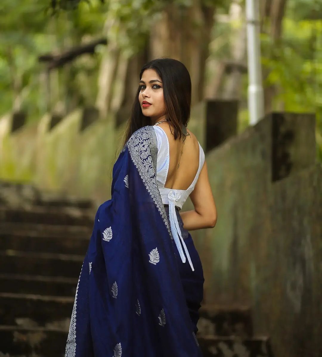 Sempiternal Navy Blue Soft Banarasi Silk Saree With Charismatic Blouse Piece