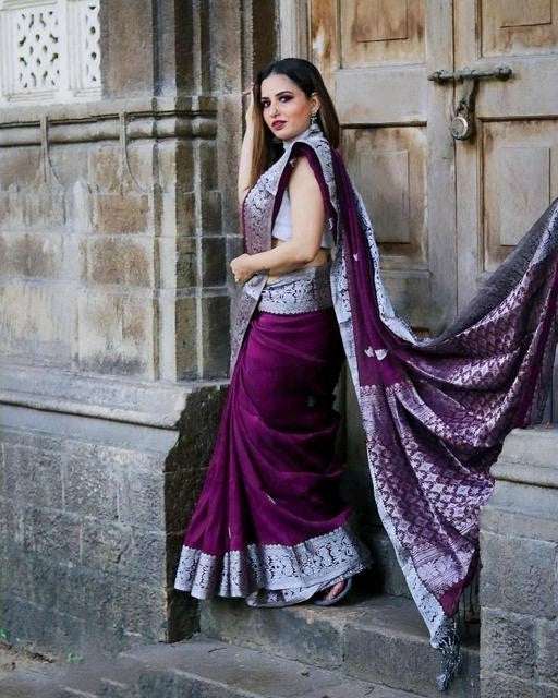 Inimitable Purple Soft Banarasi Silk Saree With Beautiful Blouse Piece