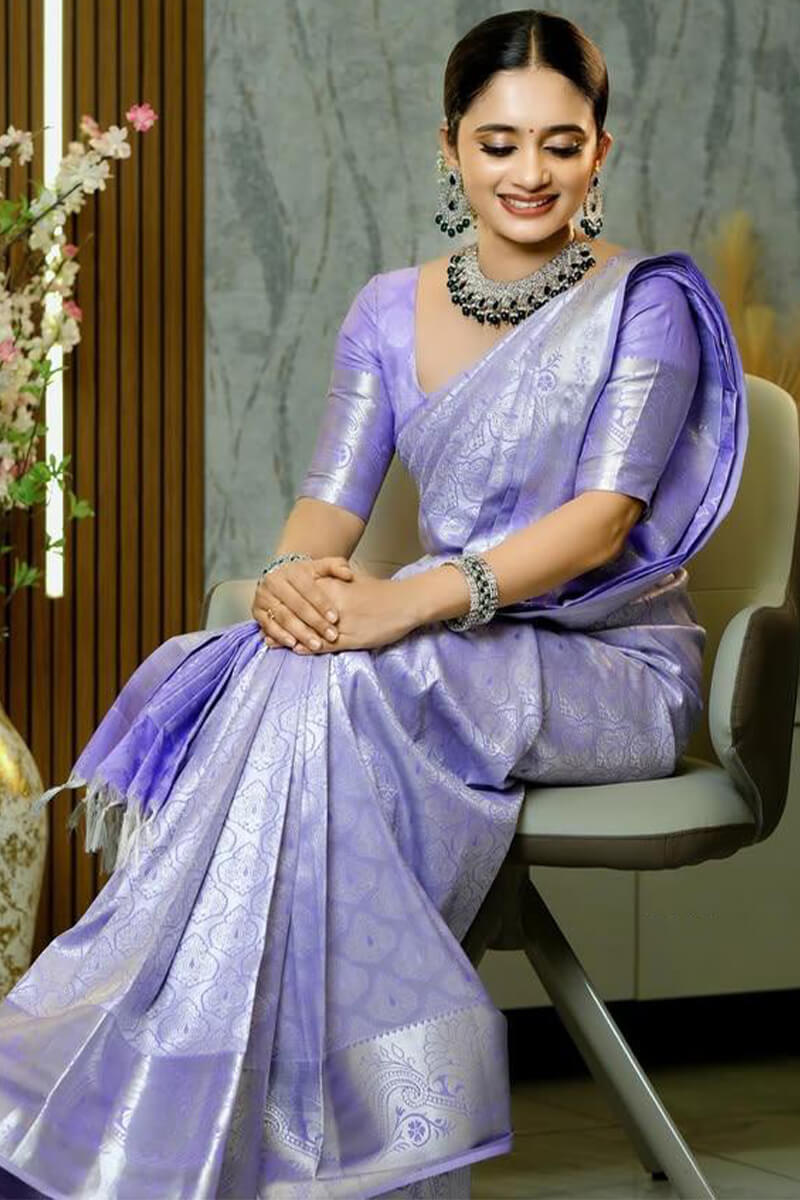 Skinny Lavender Soft Silk Saree With Precious Blouse Piece