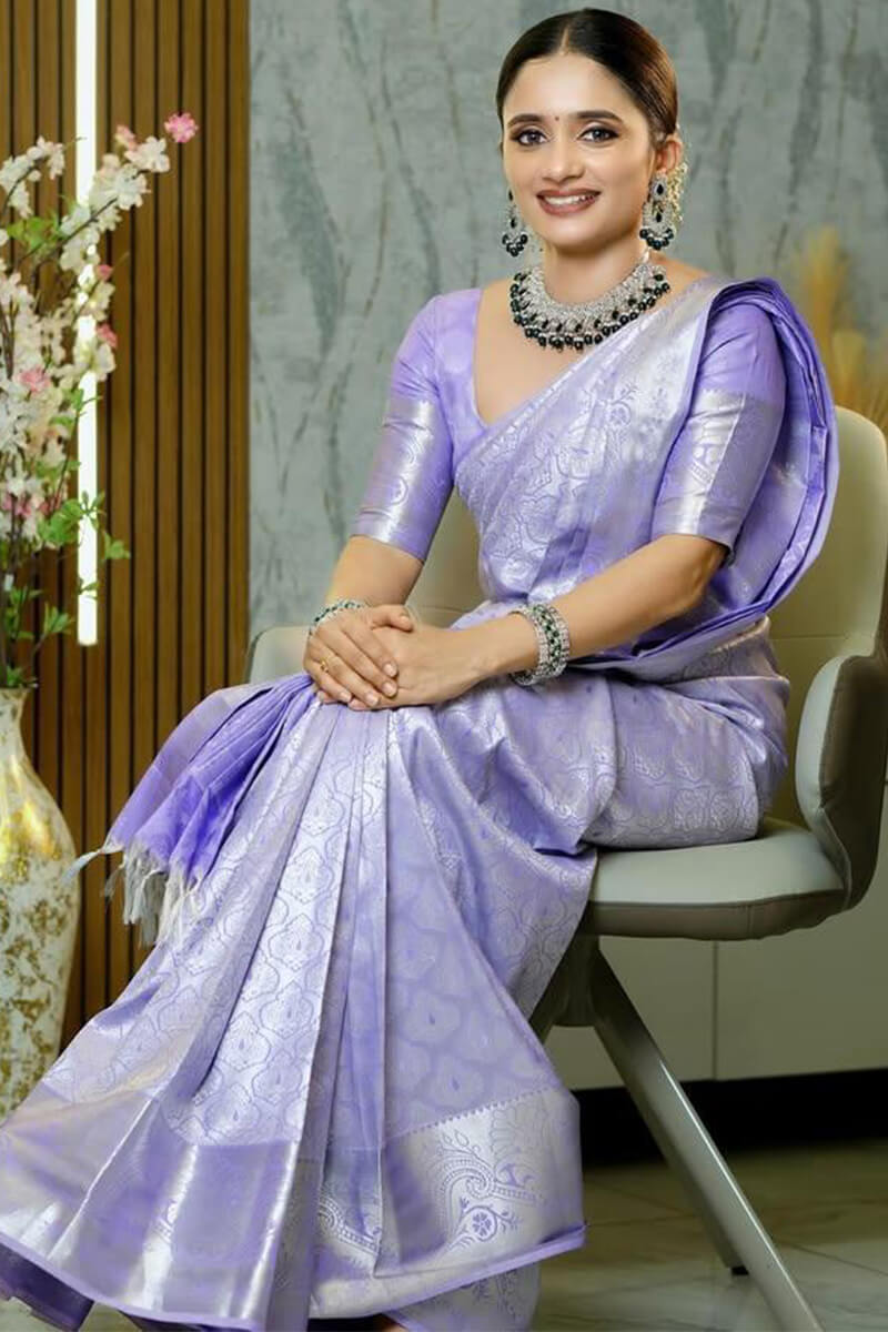 Skinny Lavender Soft Silk Saree With Precious Blouse Piece