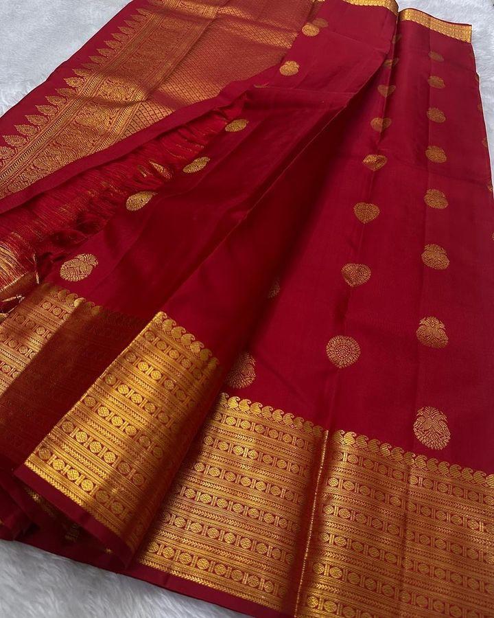 Wonderful Red Soft Silk Saree With Amazing Blouse Piece