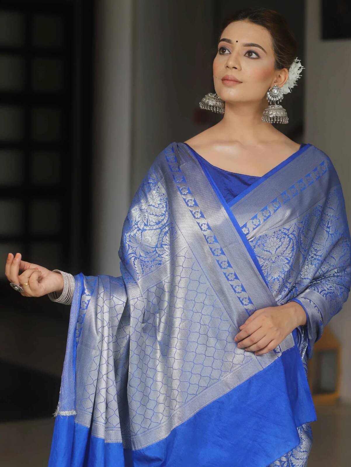 Beguiling Royal Blue Soft Silk Saree With Flattering Blouse Piece