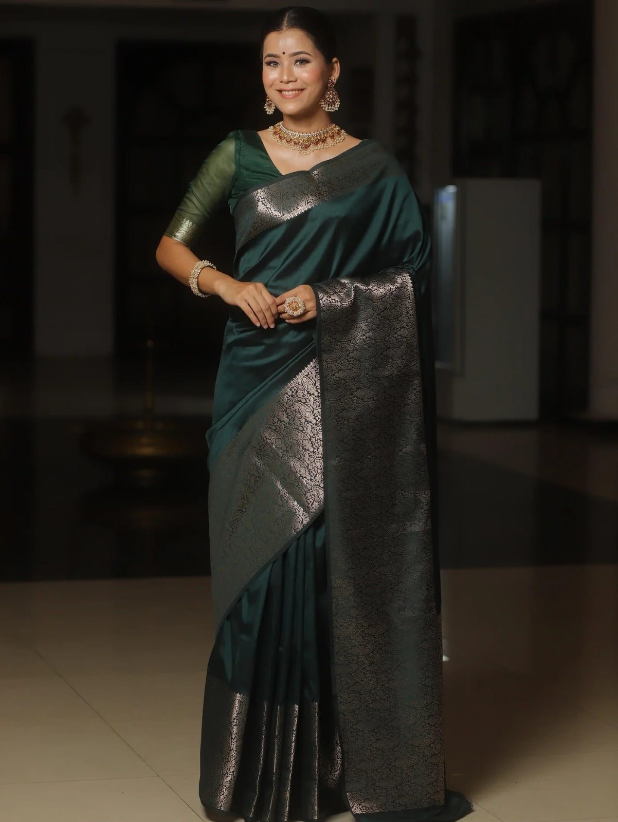 Ineffable Dark Green Soft Silk Saree With Innovative Blouse Piece