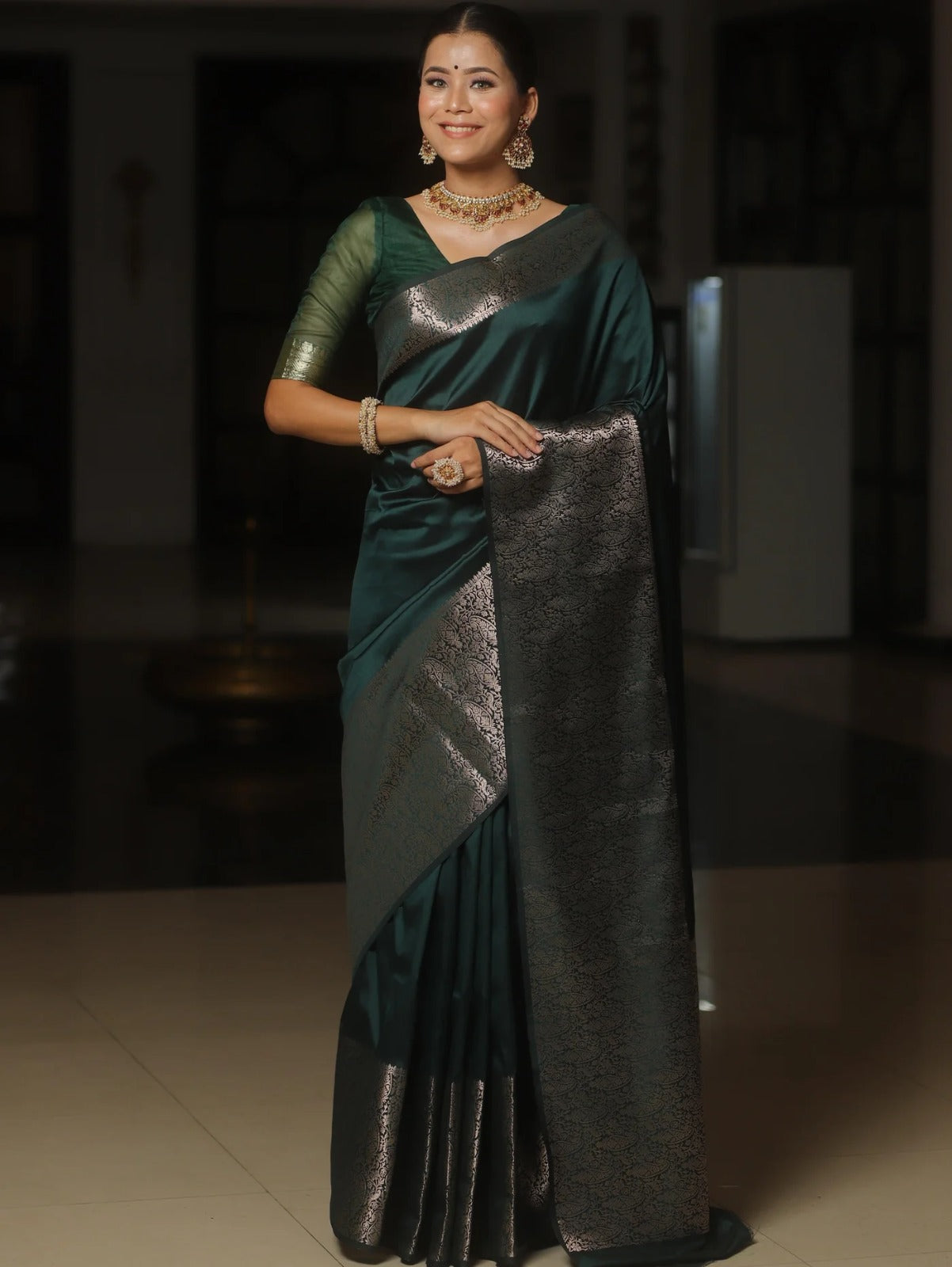 Ineffable Dark Green Soft Silk Saree With Innovative Blouse Piece