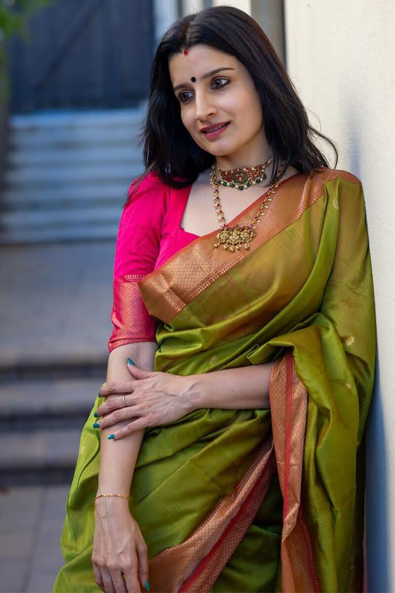 Flaunt Green Soft Silk Saree With Stunning Blouse Piece