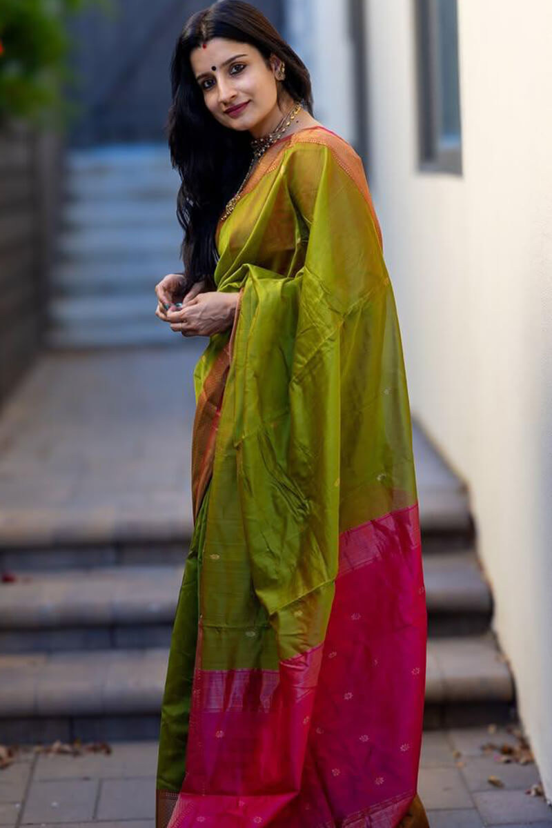 Flaunt Green Soft Silk Saree With Stunning Blouse Piece