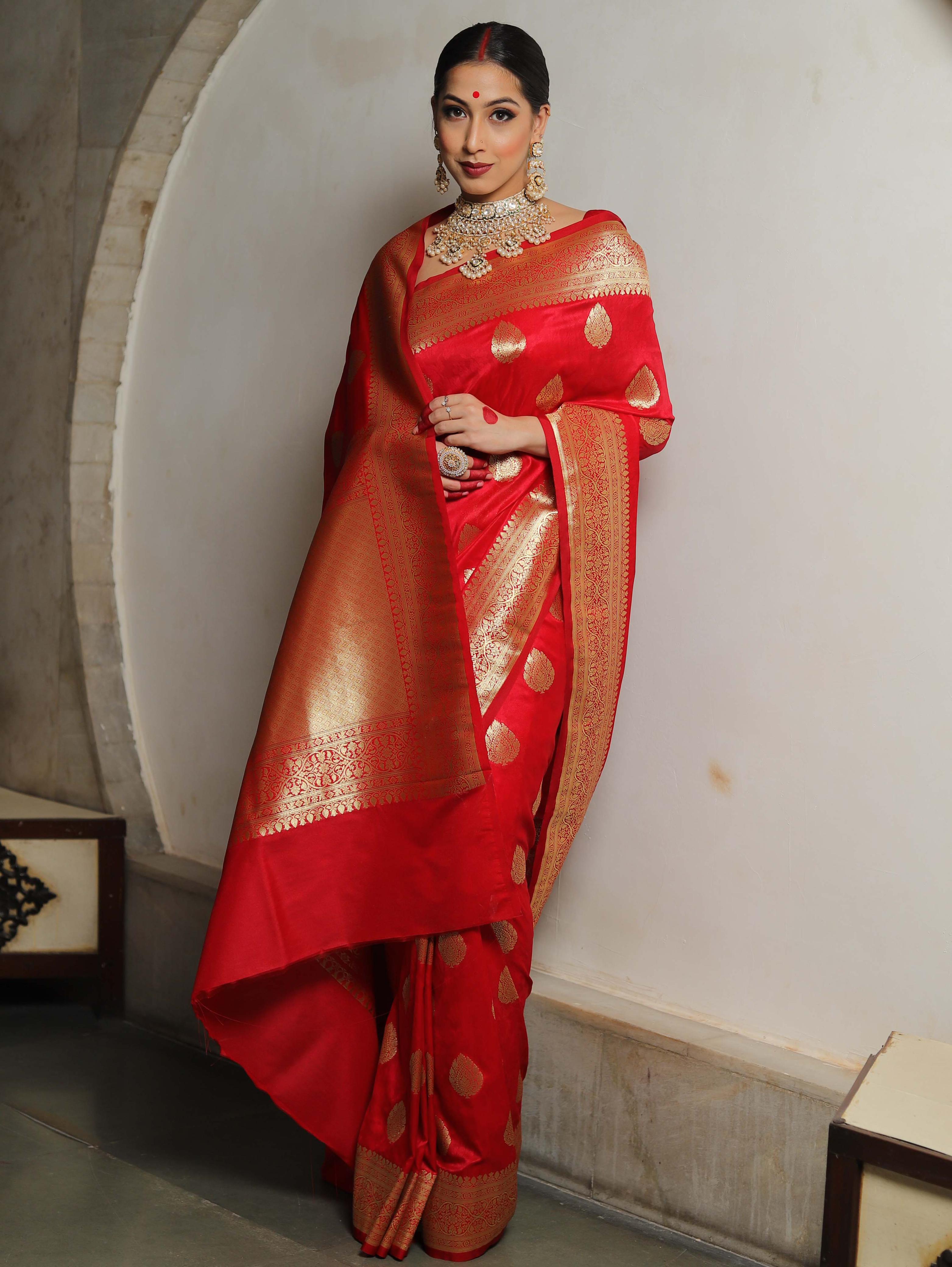 Outstanding Red Soft Silk Saree With Smart Blouse Piece