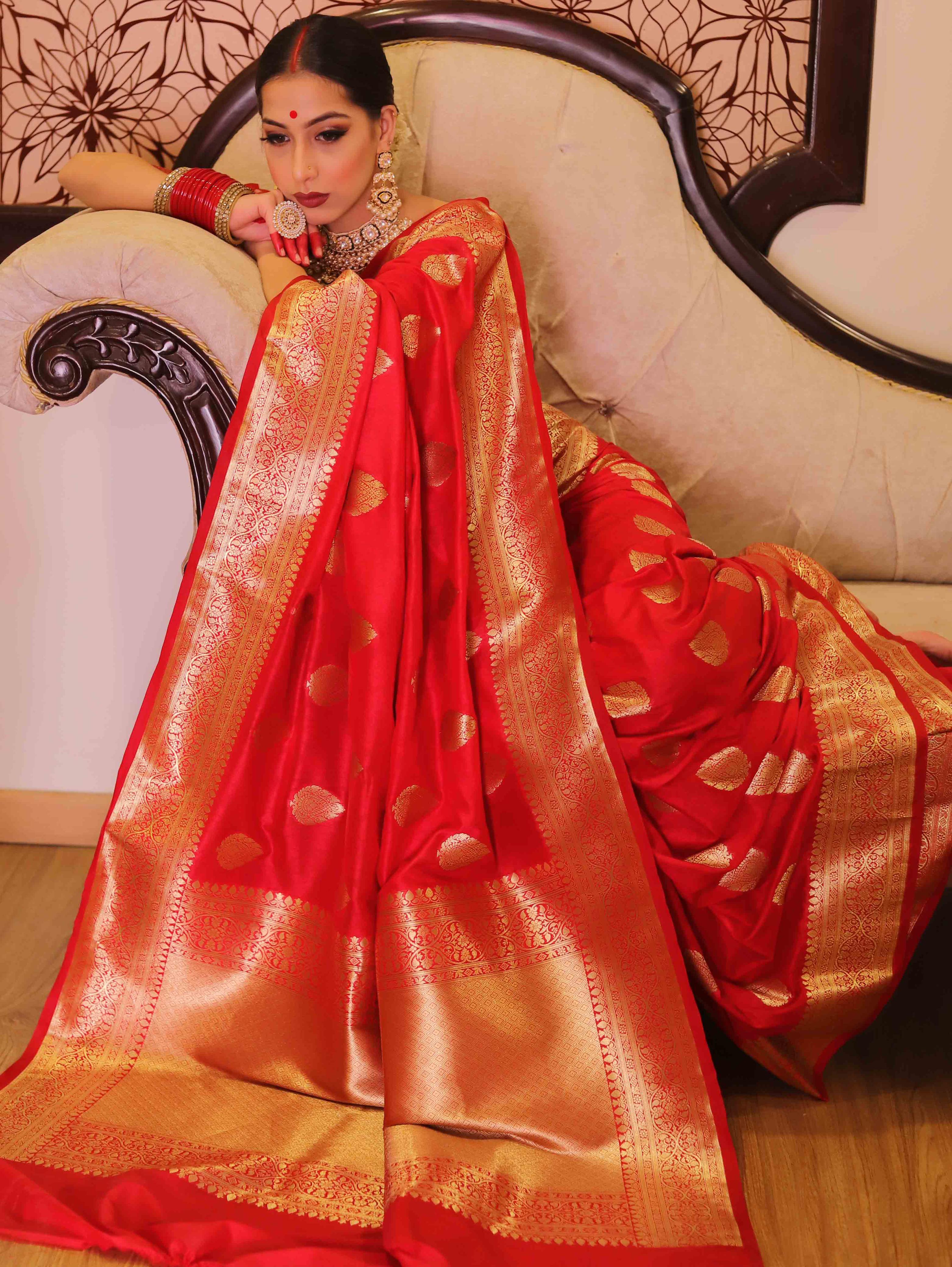 Outstanding Red Soft Silk Saree With Smart Blouse Piece