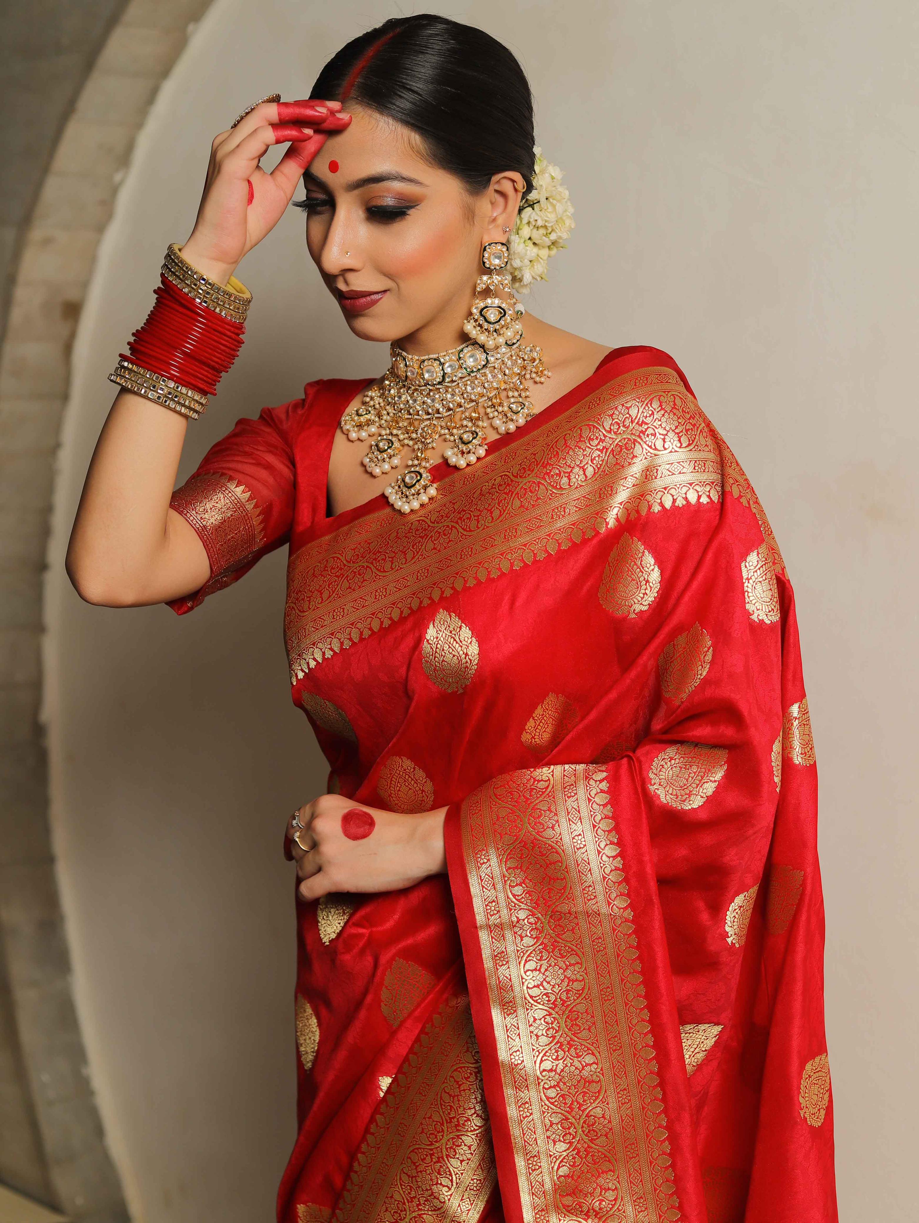 Outstanding Red Soft Silk Saree With Smart Blouse Piece