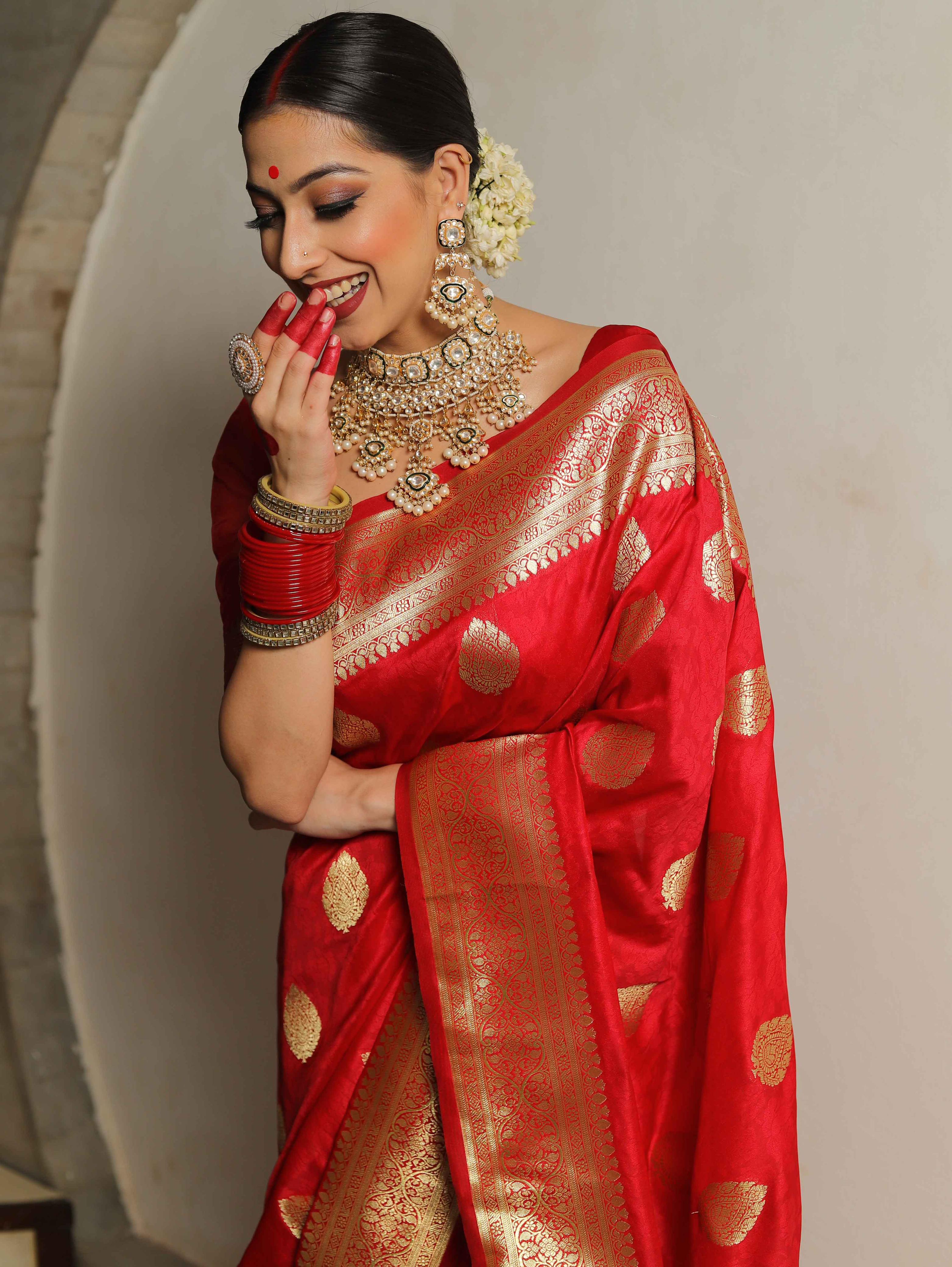 Outstanding Red Soft Silk Saree With Smart Blouse Piece