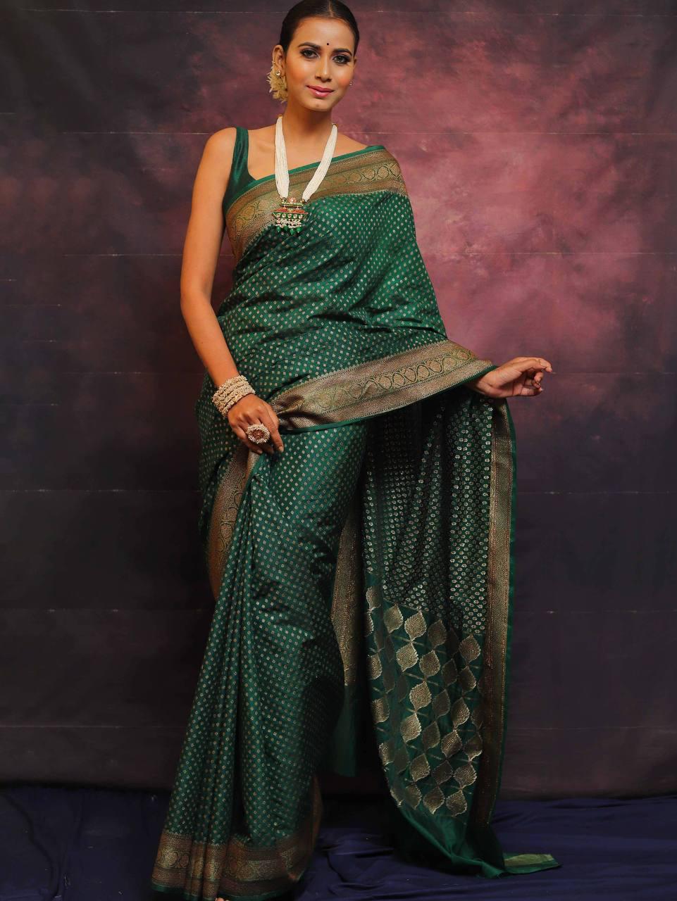 Dazzling Dark Green Soft Silk Saree With Designer Blouse Piece