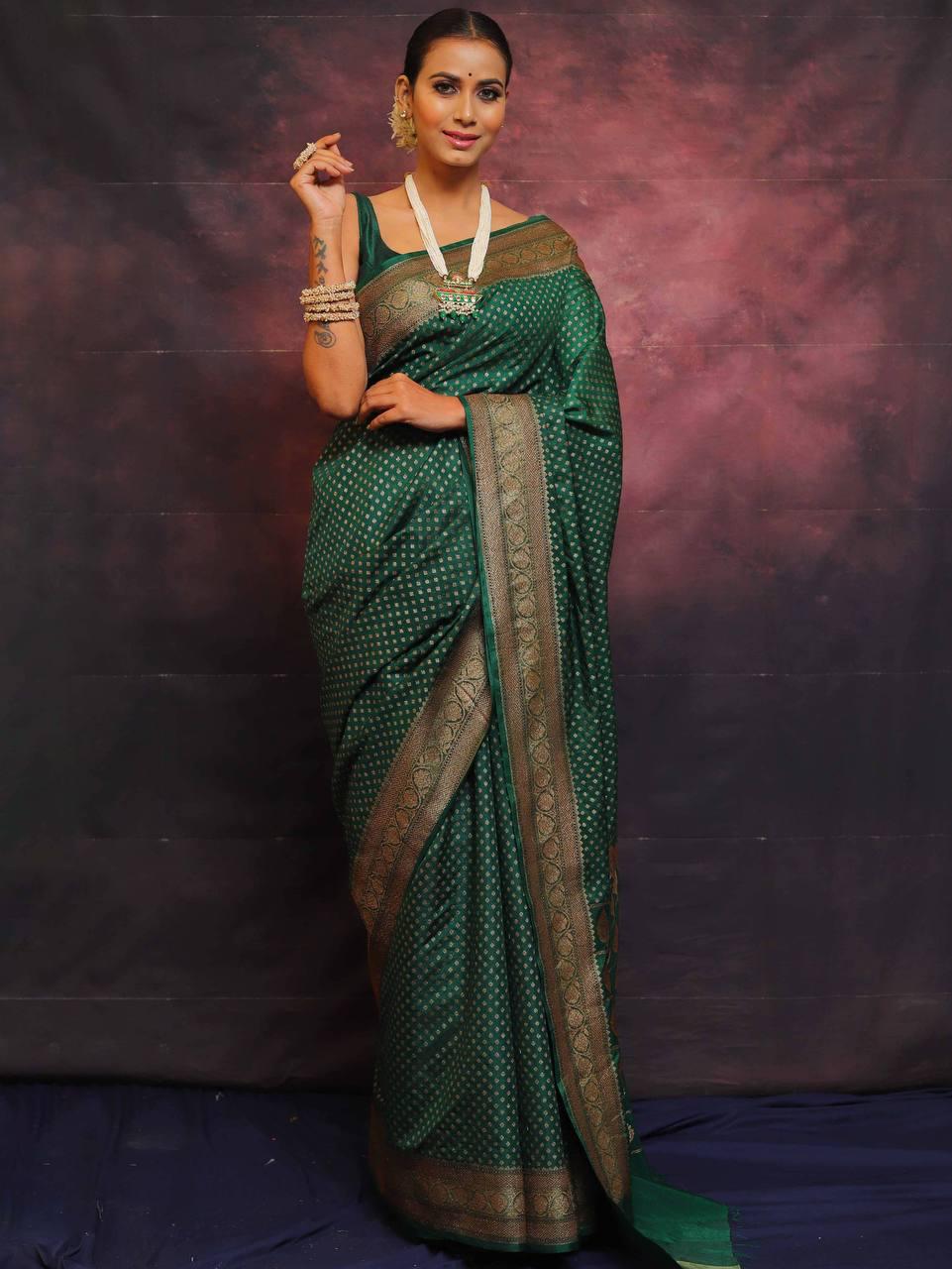 Dazzling Dark Green Soft Silk Saree With Designer Blouse Piece