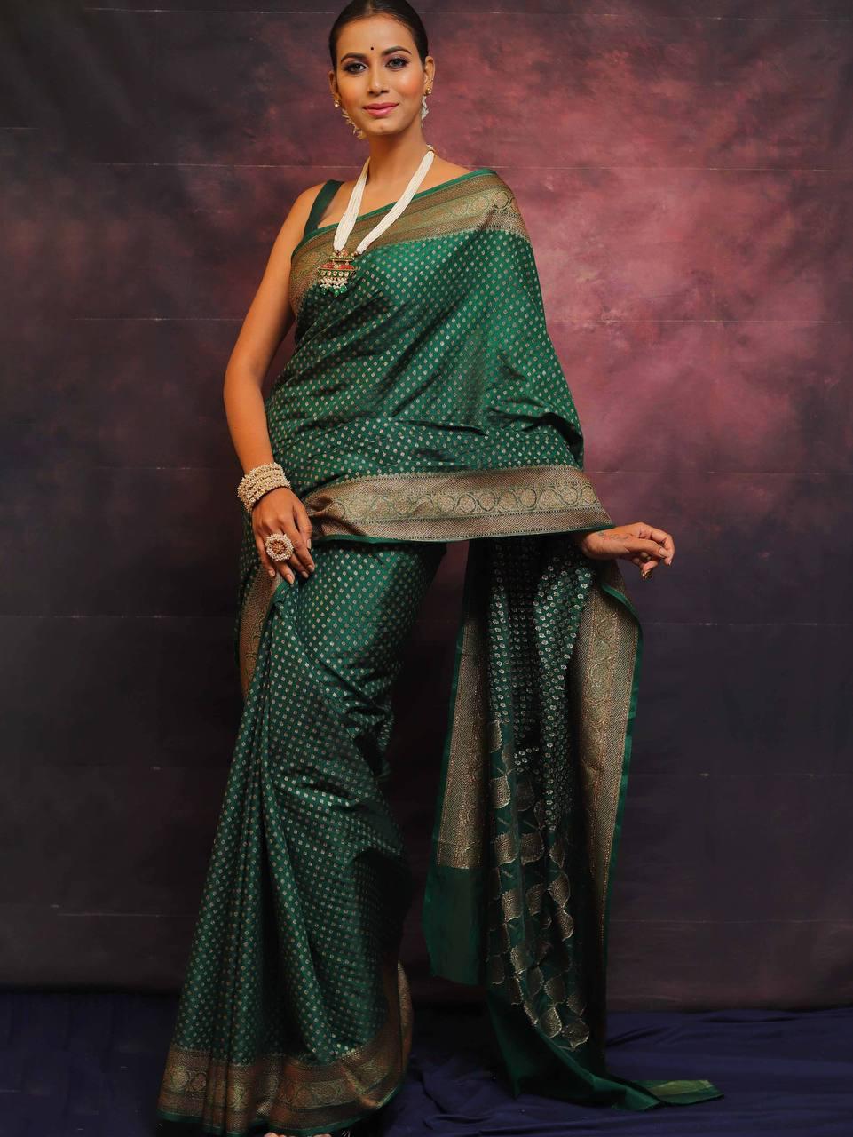 Dazzling Dark Green Soft Silk Saree With Designer Blouse Piece