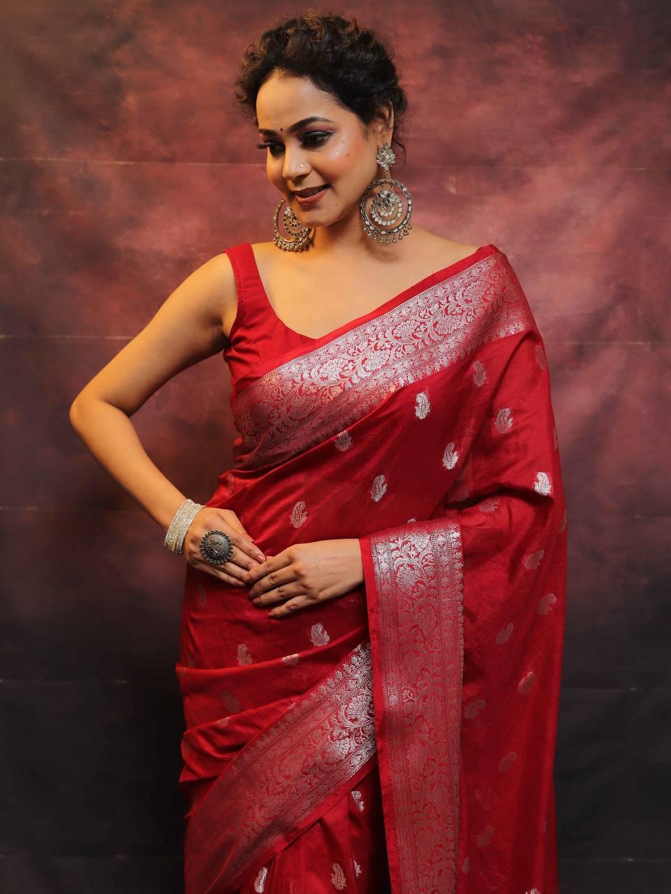 Winsome Red Soft Silk Saree With Alluring Blouse Piece