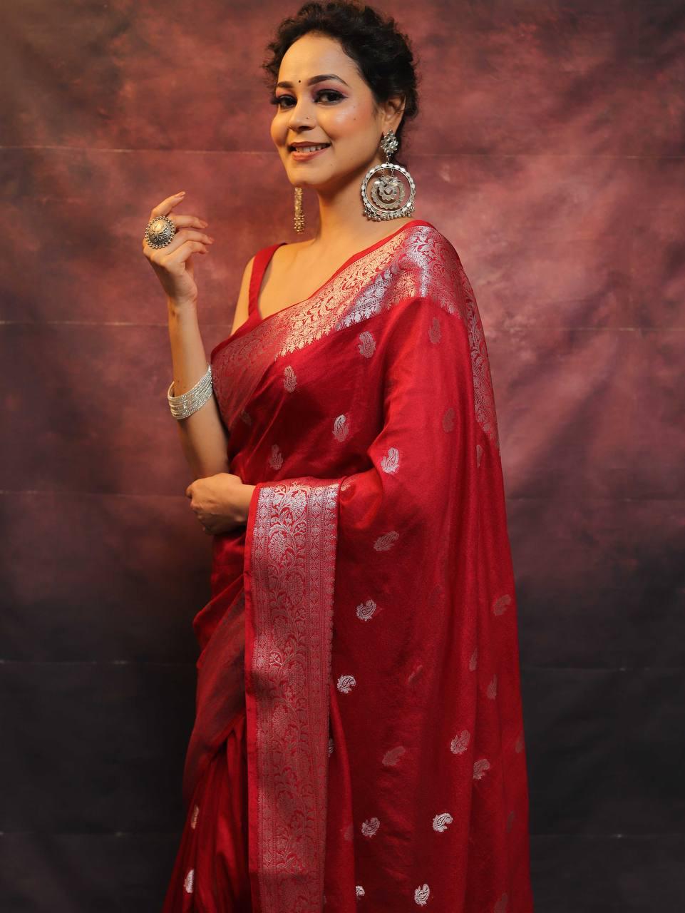 Winsome Red Soft Silk Saree With Alluring Blouse Piece