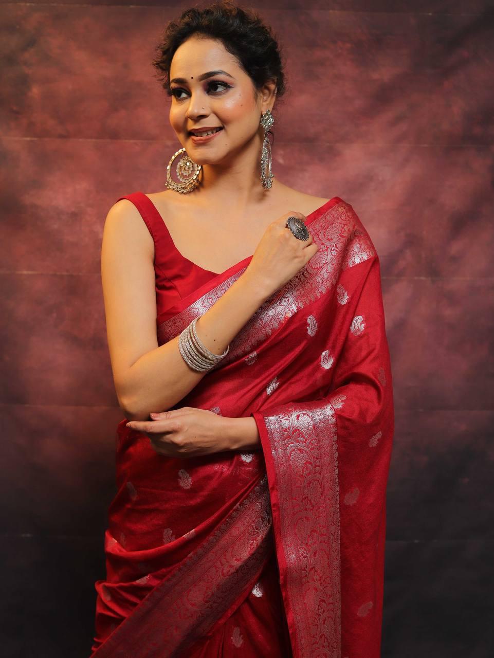 Winsome Red Soft Silk Saree With Alluring Blouse Piece