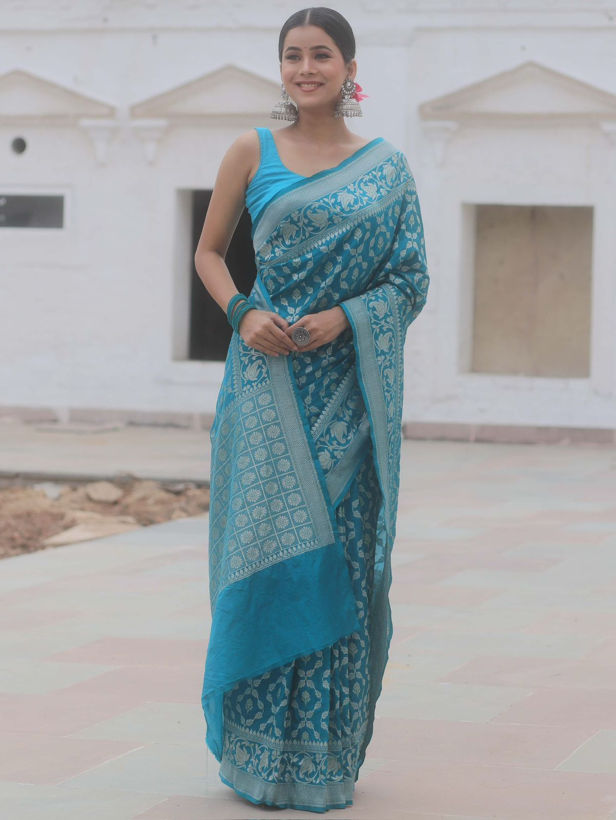 Enigmatic Firozi Soft Silk Saree With Scintillating Blouse Piece