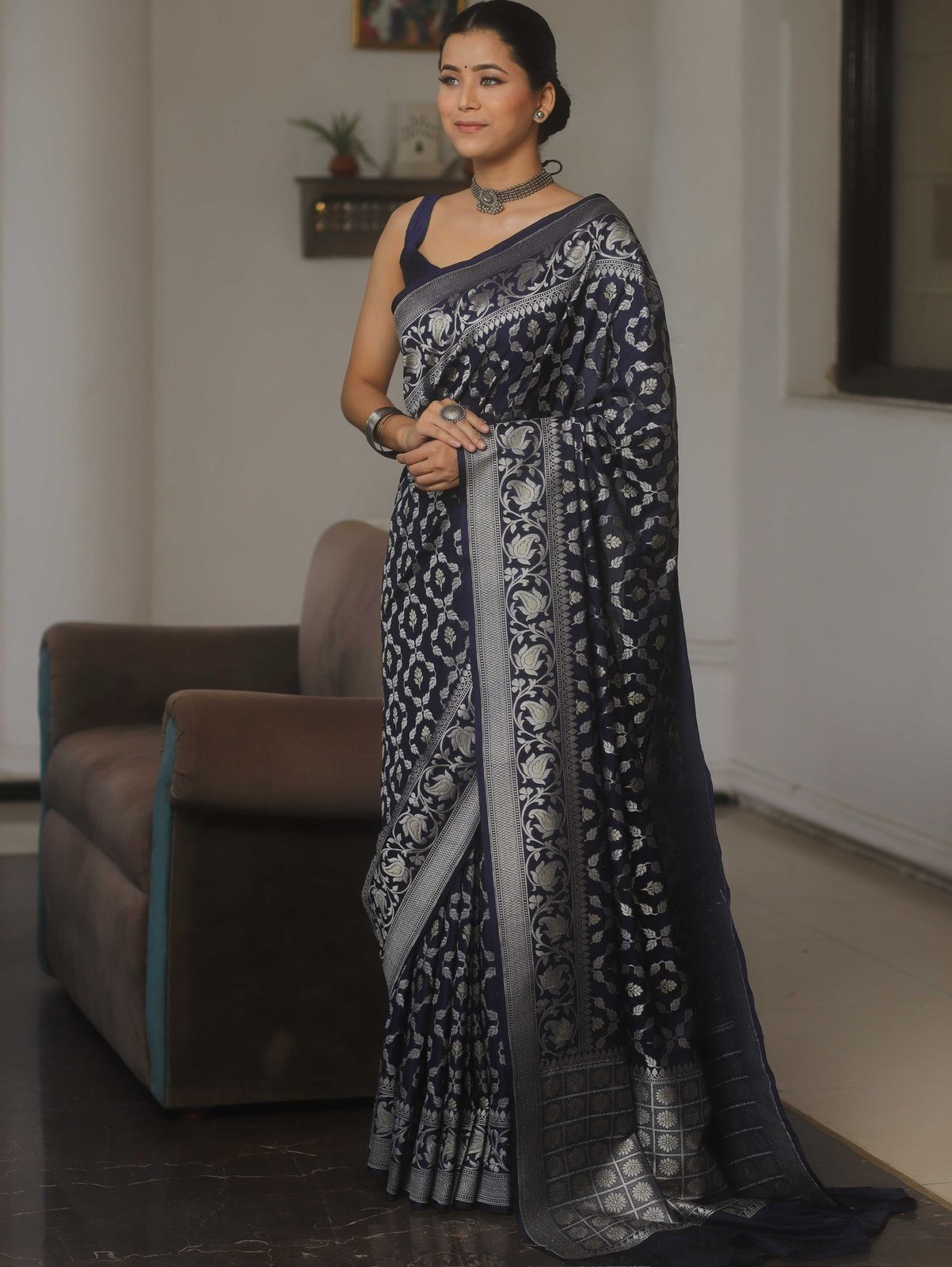 Elaborate Navy Blue Soft Silk Saree With Pulsating Blouse Piece