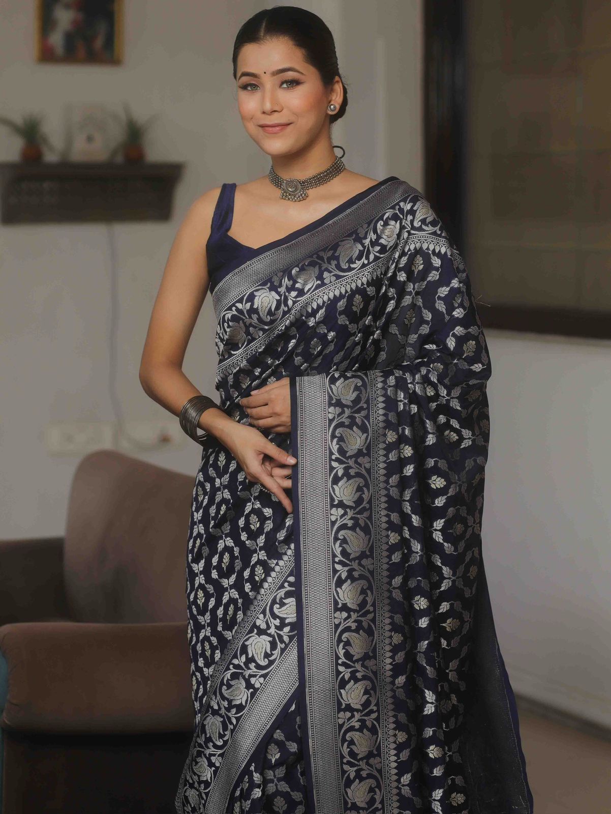 Elaborate Navy Blue Soft Silk Saree With Pulsating Blouse Piece