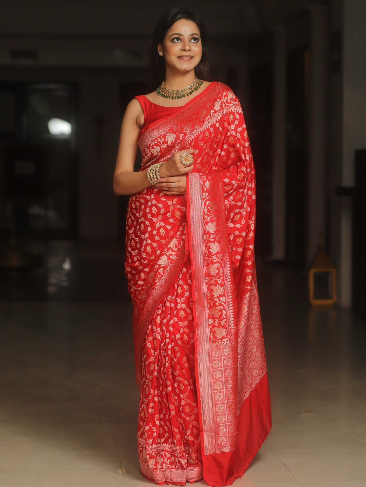 Proficient Red Soft Silk Saree With Lustrous Blouse Piece