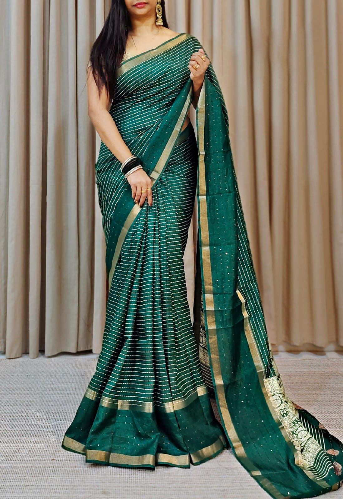 Wonderful Dark Green Digital Printed Dola Silk Saree With Susurrous Blouse Piece