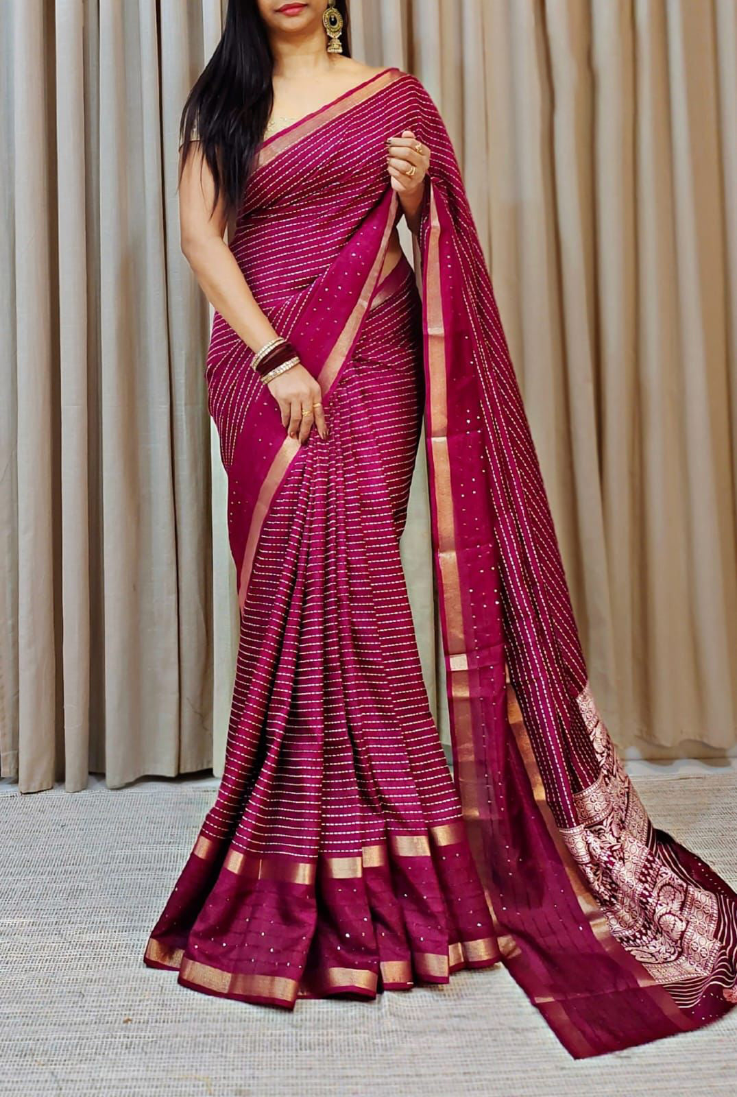 Mesmerising Dark Pink Digital Printed Dola Silk Saree With Vestigial Blouse Piece