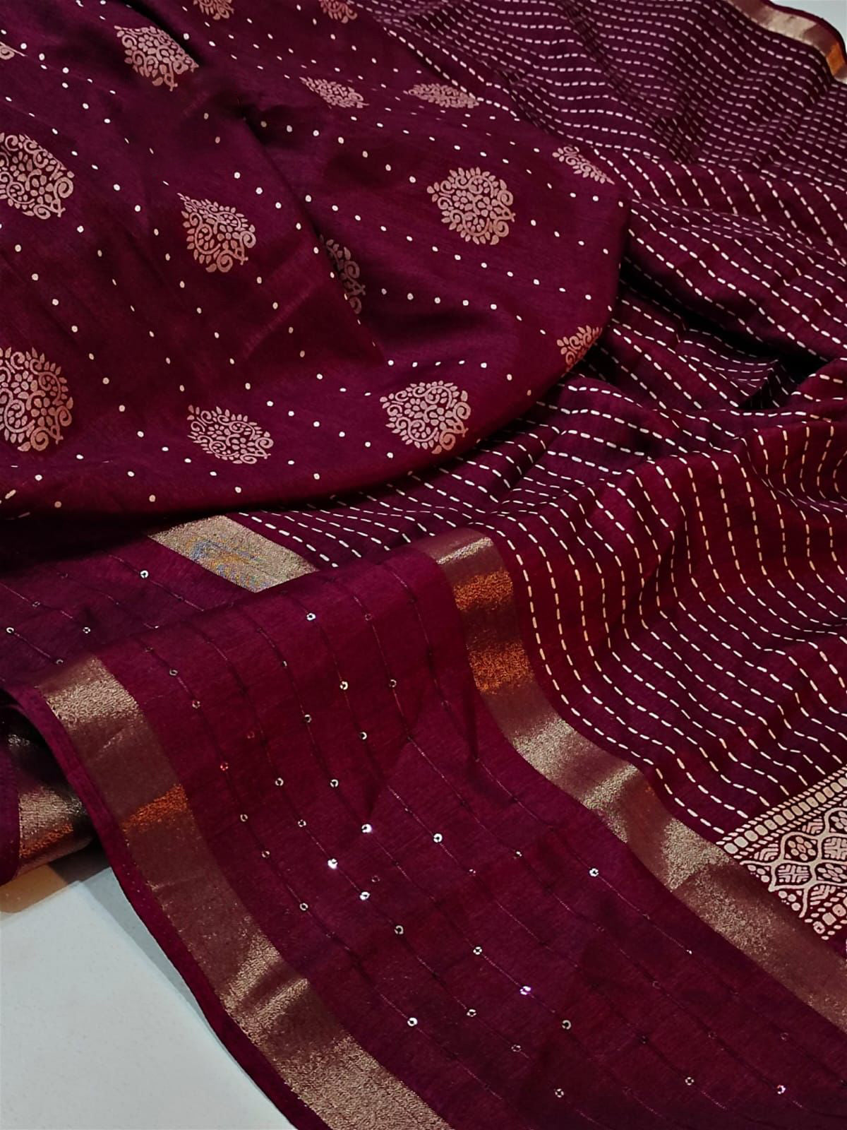 Mesmerising Dark Pink Digital Printed Dola Silk Saree With Vestigial Blouse Piece