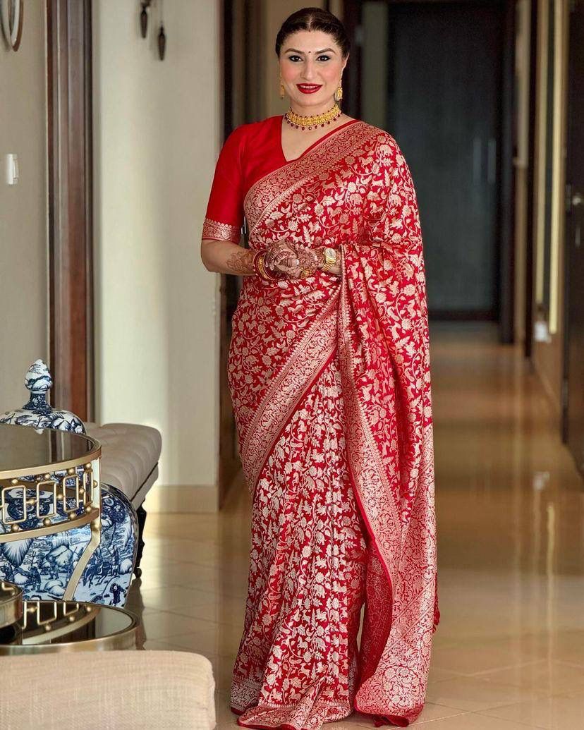 Exquisite Red Soft Silk Saree With Magnificat Blouse Piece