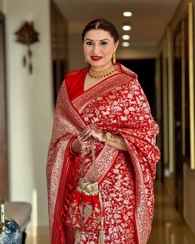 Exquisite Red Soft Silk Saree With Magnificat Blouse Piece