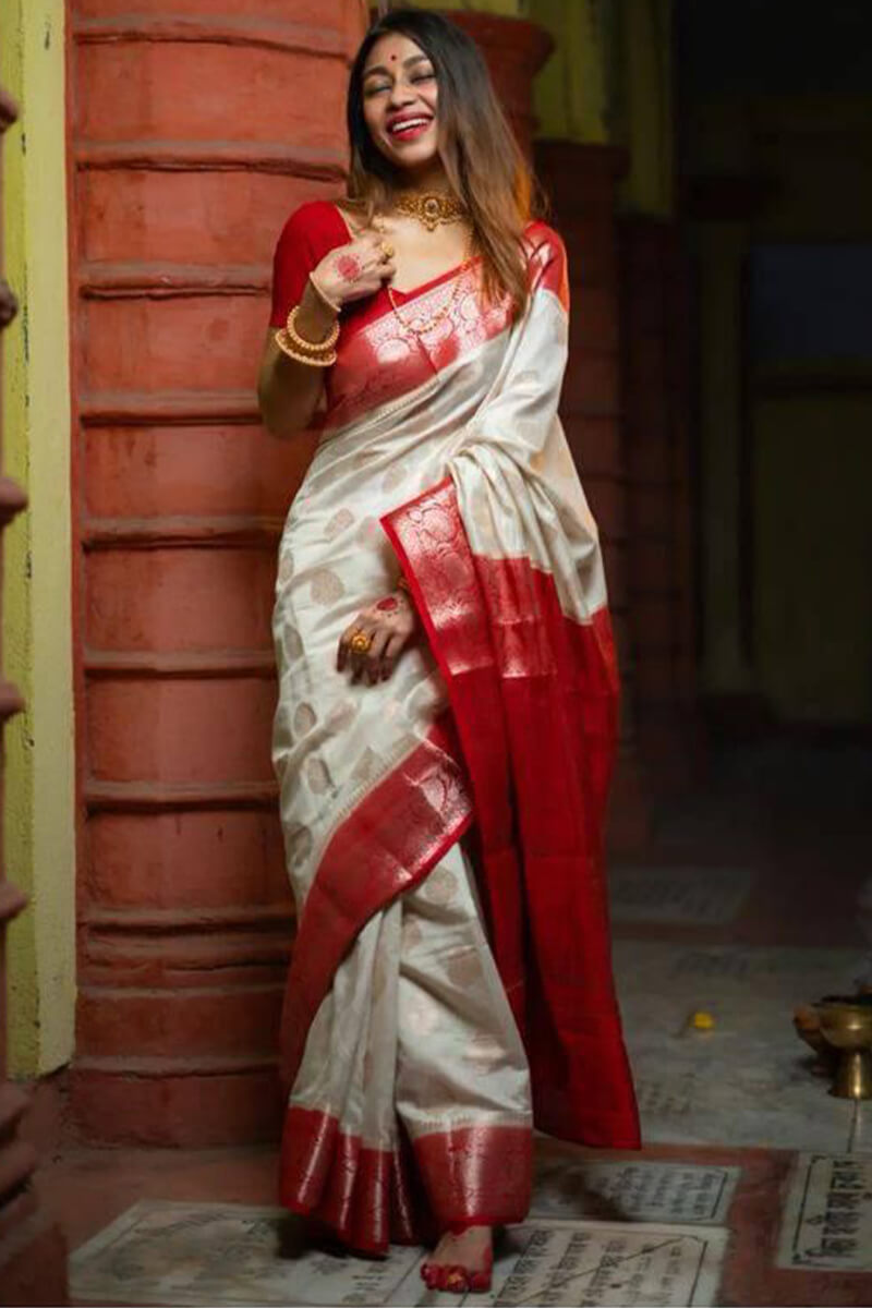 Pleasurable Off White Soft Silk Saree With Profuse Blouse Piece