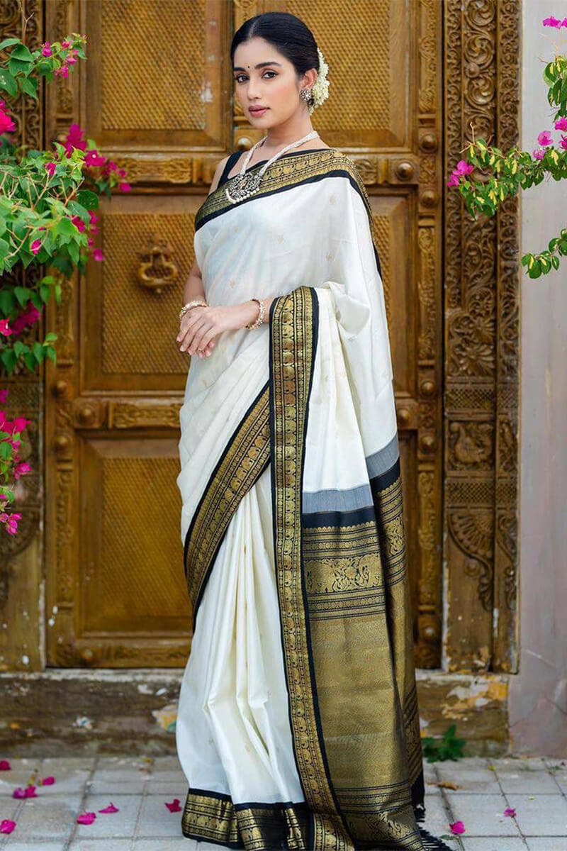 Staggering Off White Soft Silk Saree With Easy on the eyes Blouse Piece