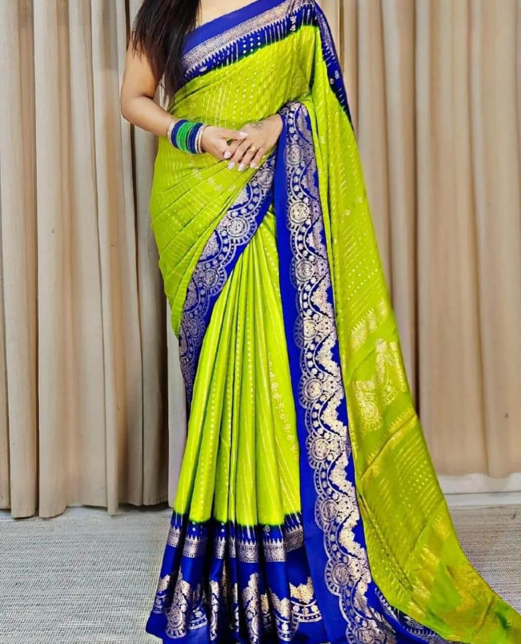 Vestigial Mehndi Digital Printed Chiffon Saree With Snappy Blouse Piece