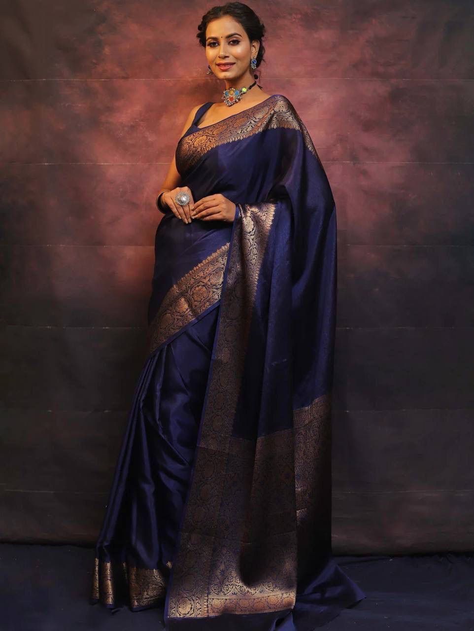 Imbrication Navy Blue Soft Silk Saree With Delectable Blouse Piece