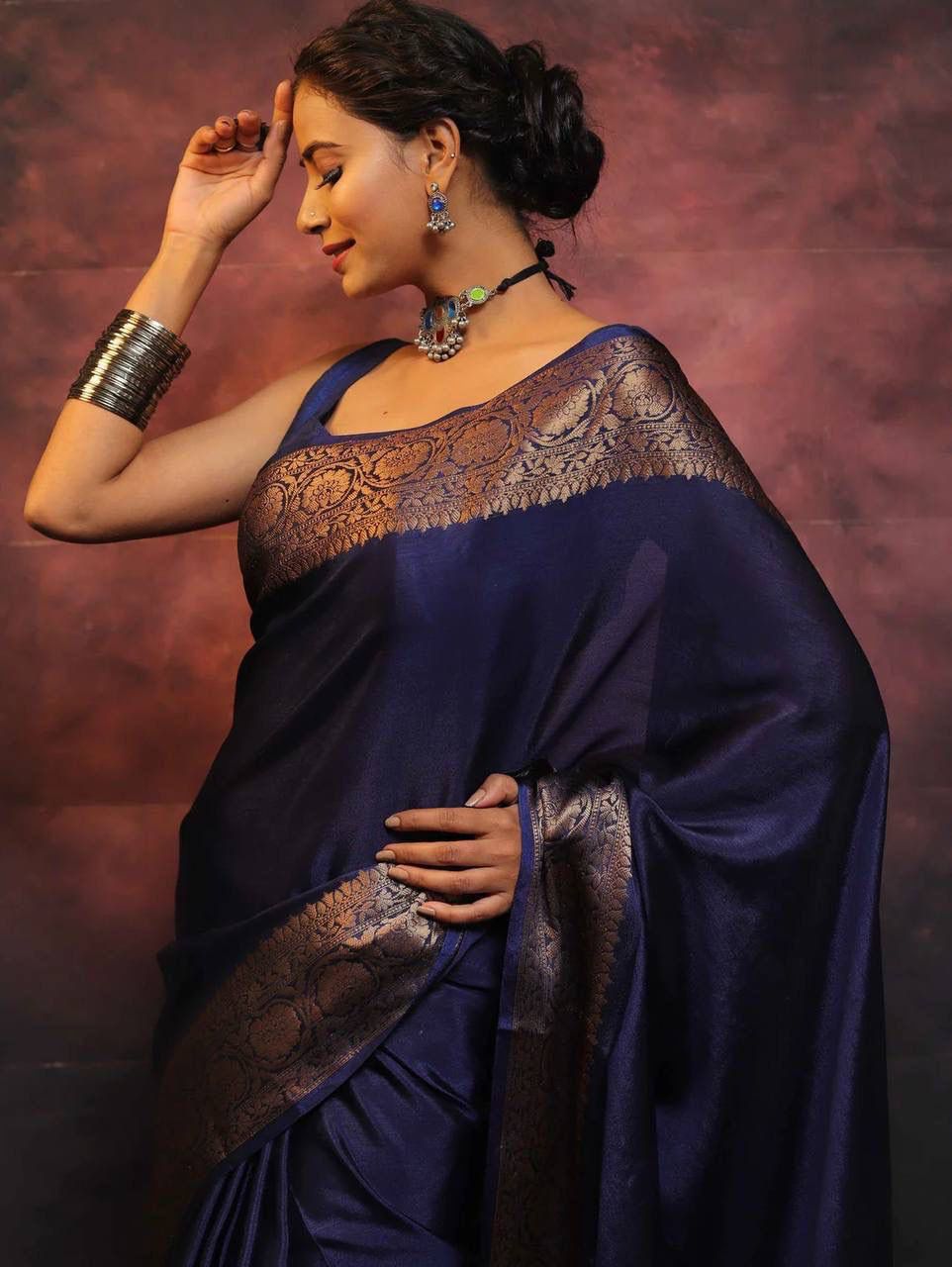 Imbrication Navy Blue Soft Silk Saree With Delectable Blouse Piece