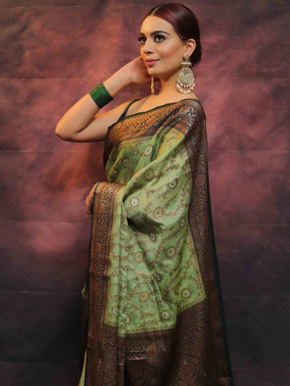 Magnetic Pista Soft Silk Saree With Petrichor Blouse Piece